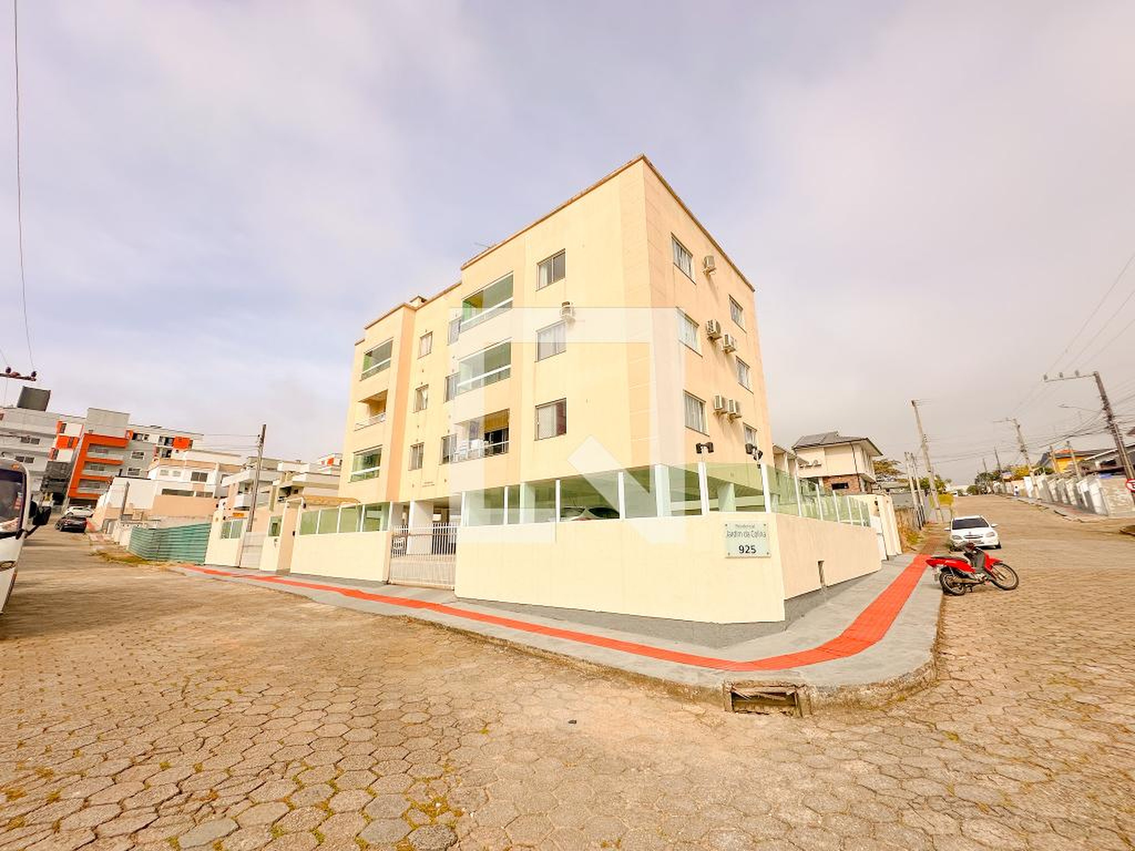 Fachada Condomínio em Rua Vergelino Domingos da Silva, 925