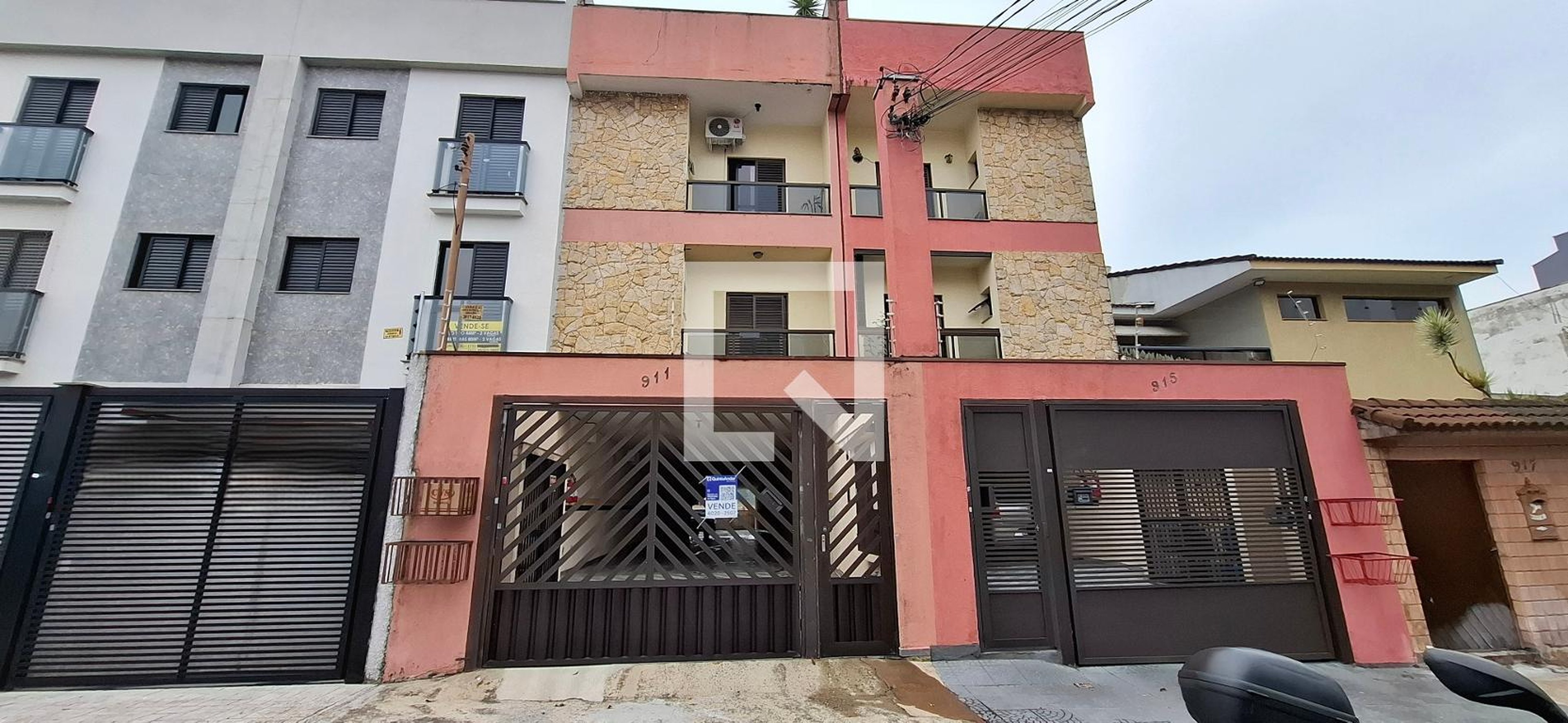 Fachada Condomínio em Rua Clélia, 911