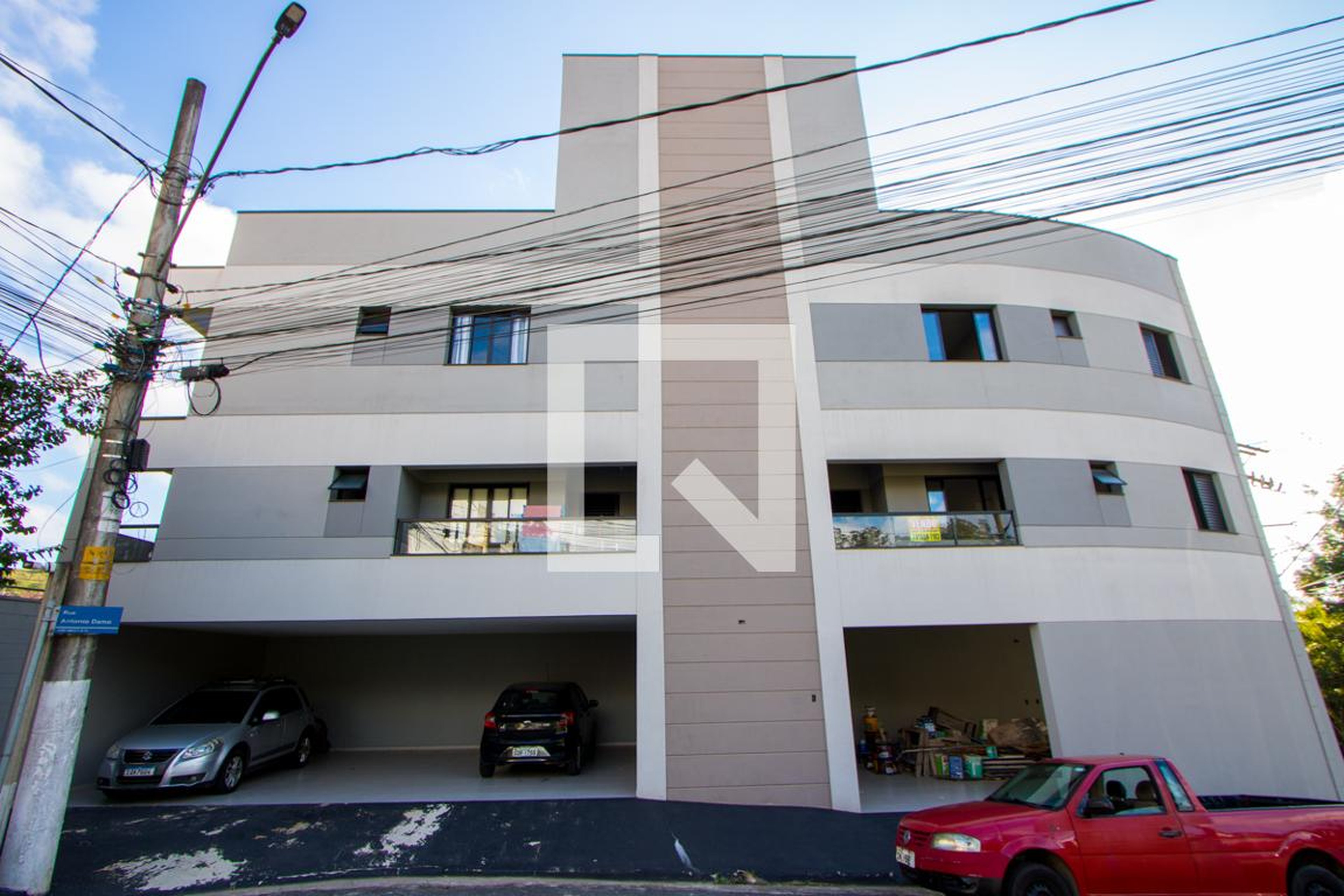 Fachada do prédio Condomínio em Alameda Antônio Braga, 3