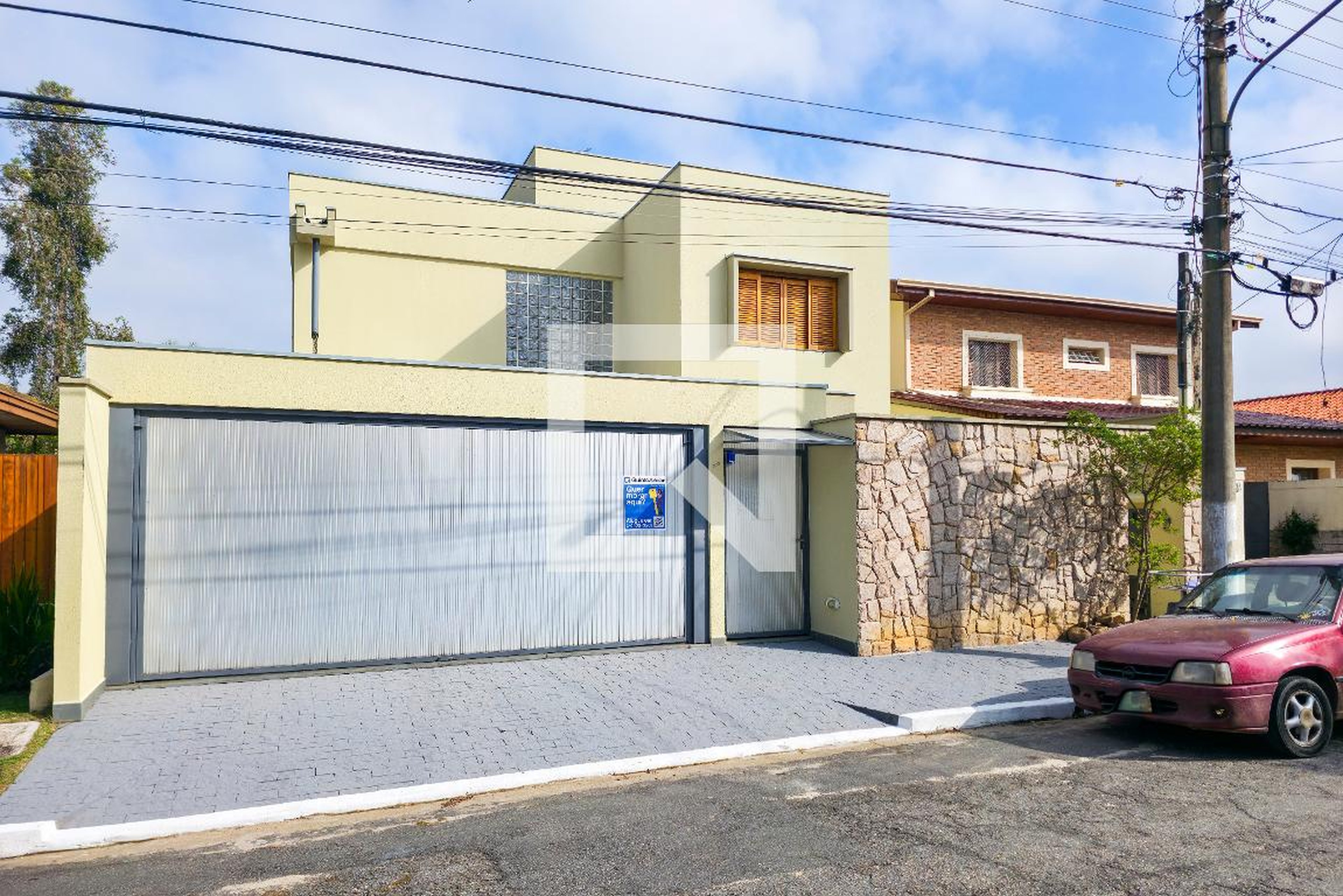 Fachada Condomínio em Rua Ceramista Roberto Weiss, 272