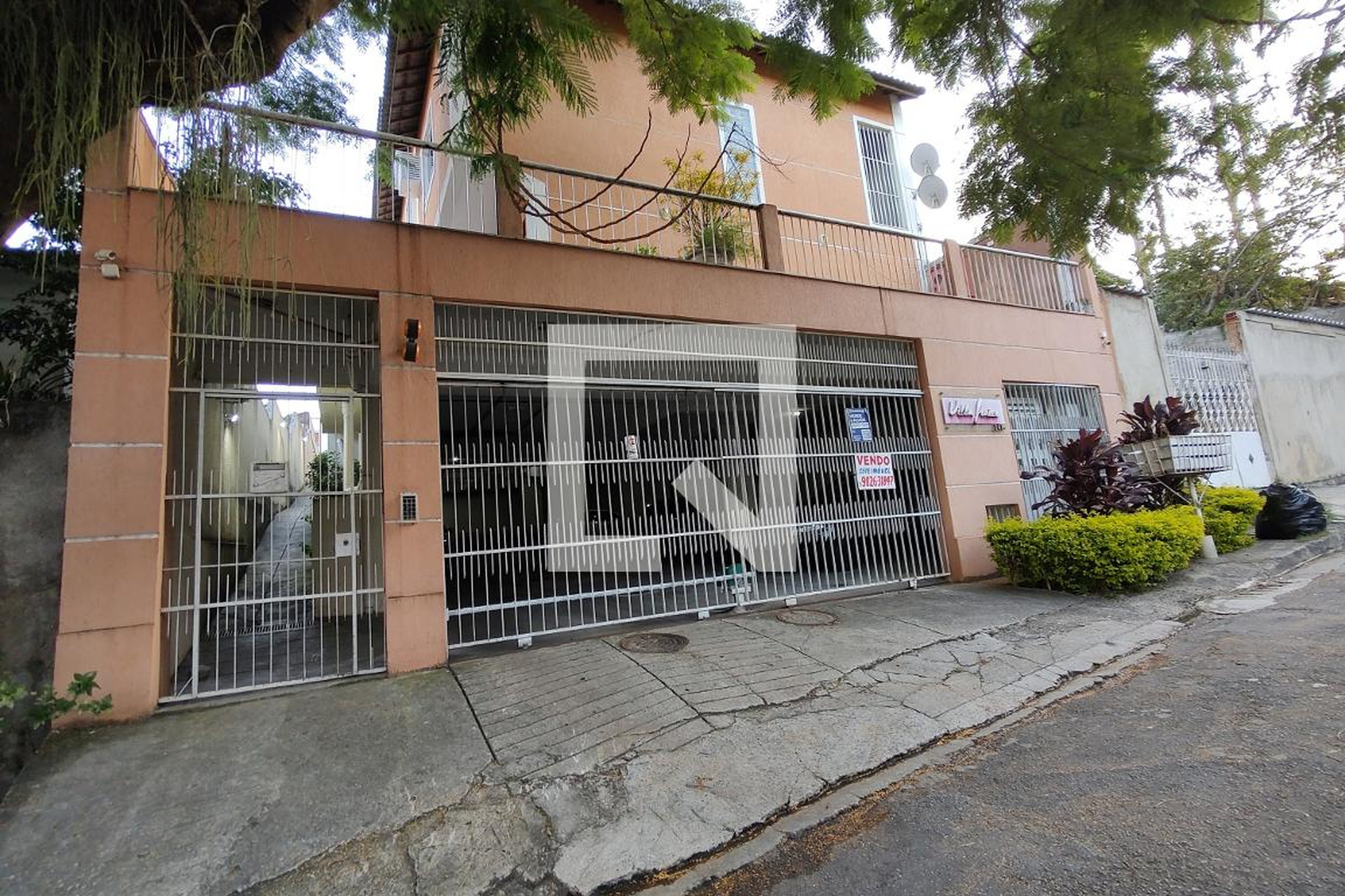 Fachada do condomínio Condomínio em Travessa José Bulhões, 141