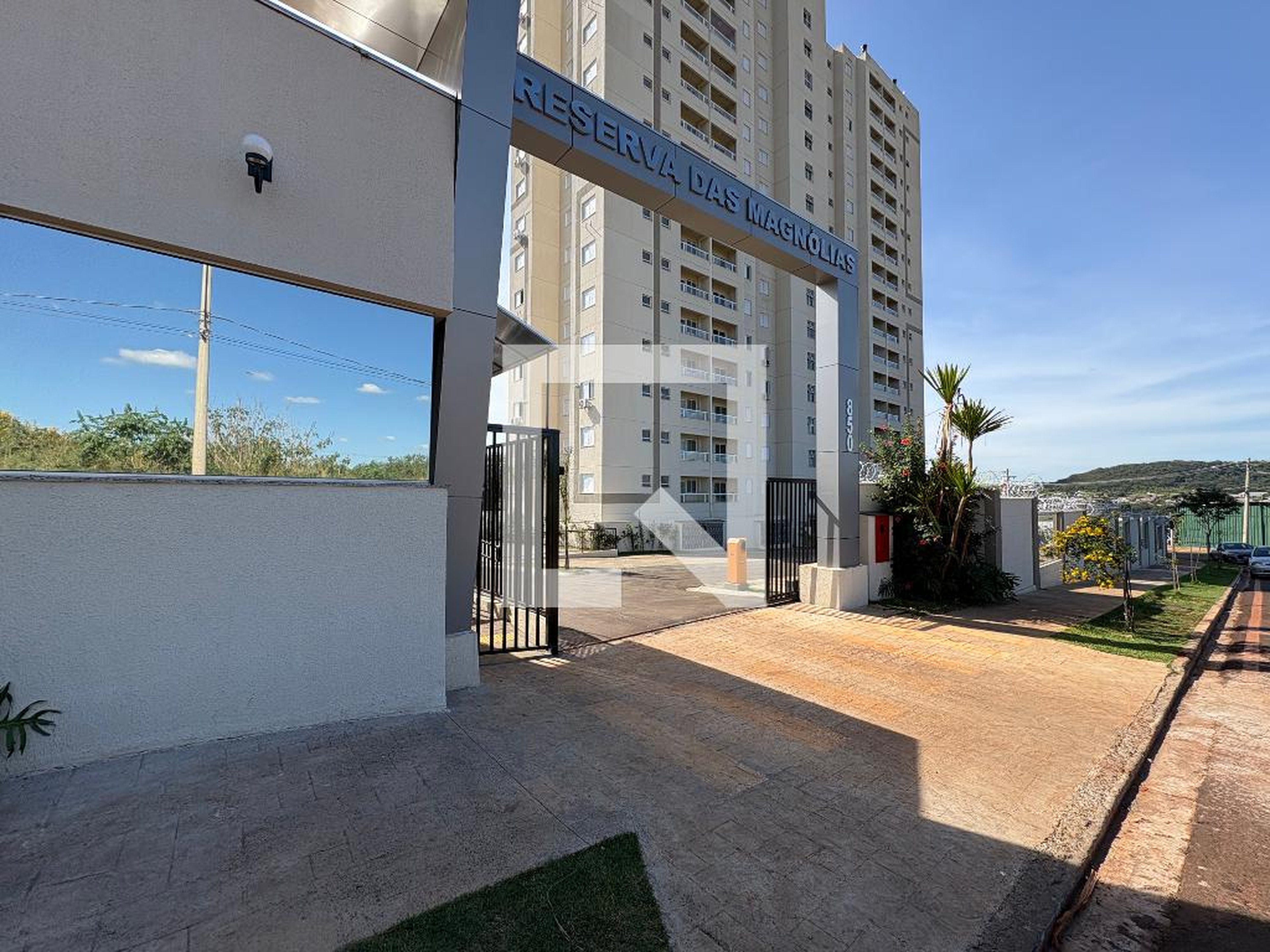 Fachada Condomínio em Rua Luiz Eduardo Marcondes de Melo, 850