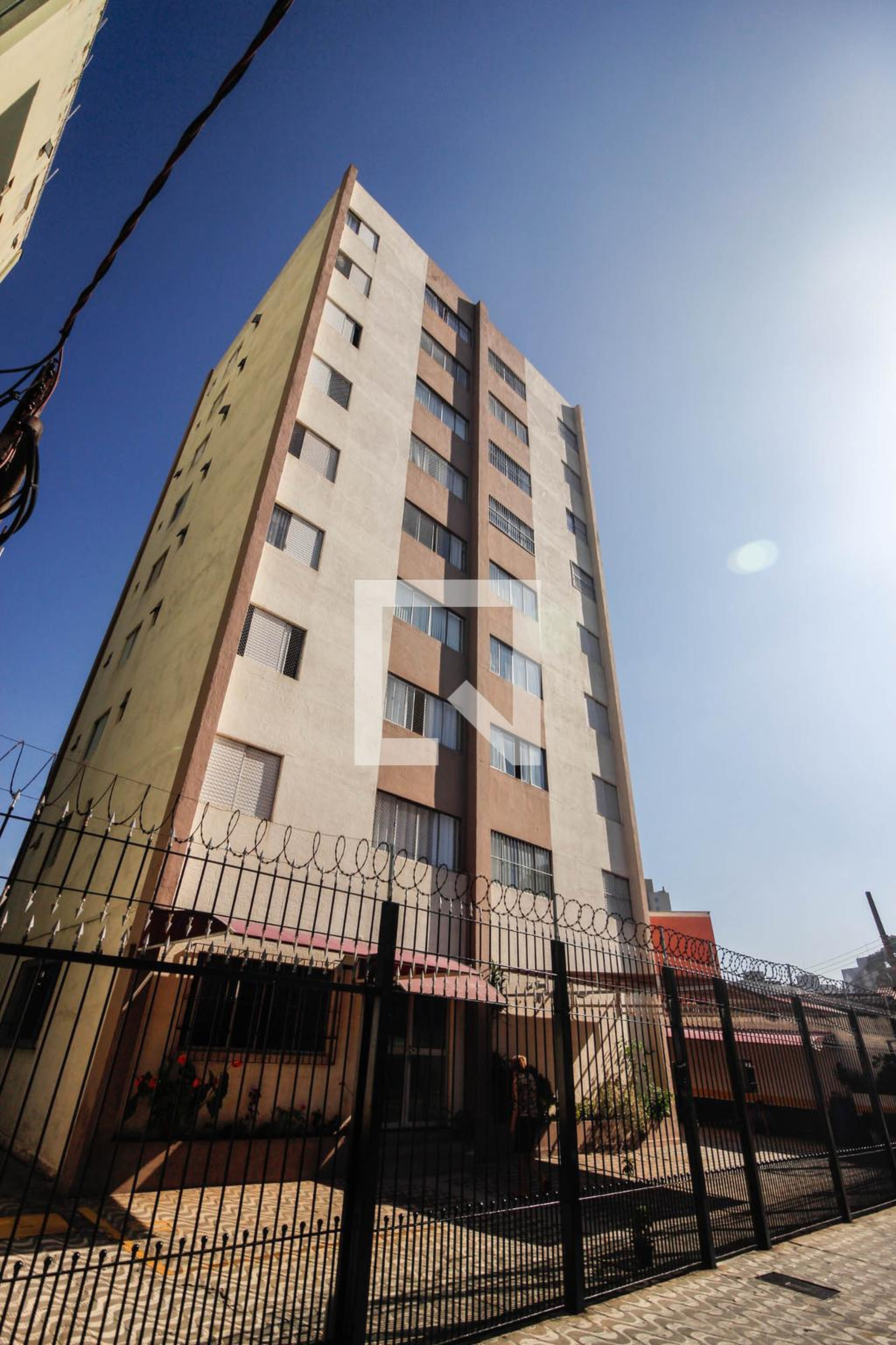 Fachada Condomínio em Rua Julião Ferreira da Silva, 301