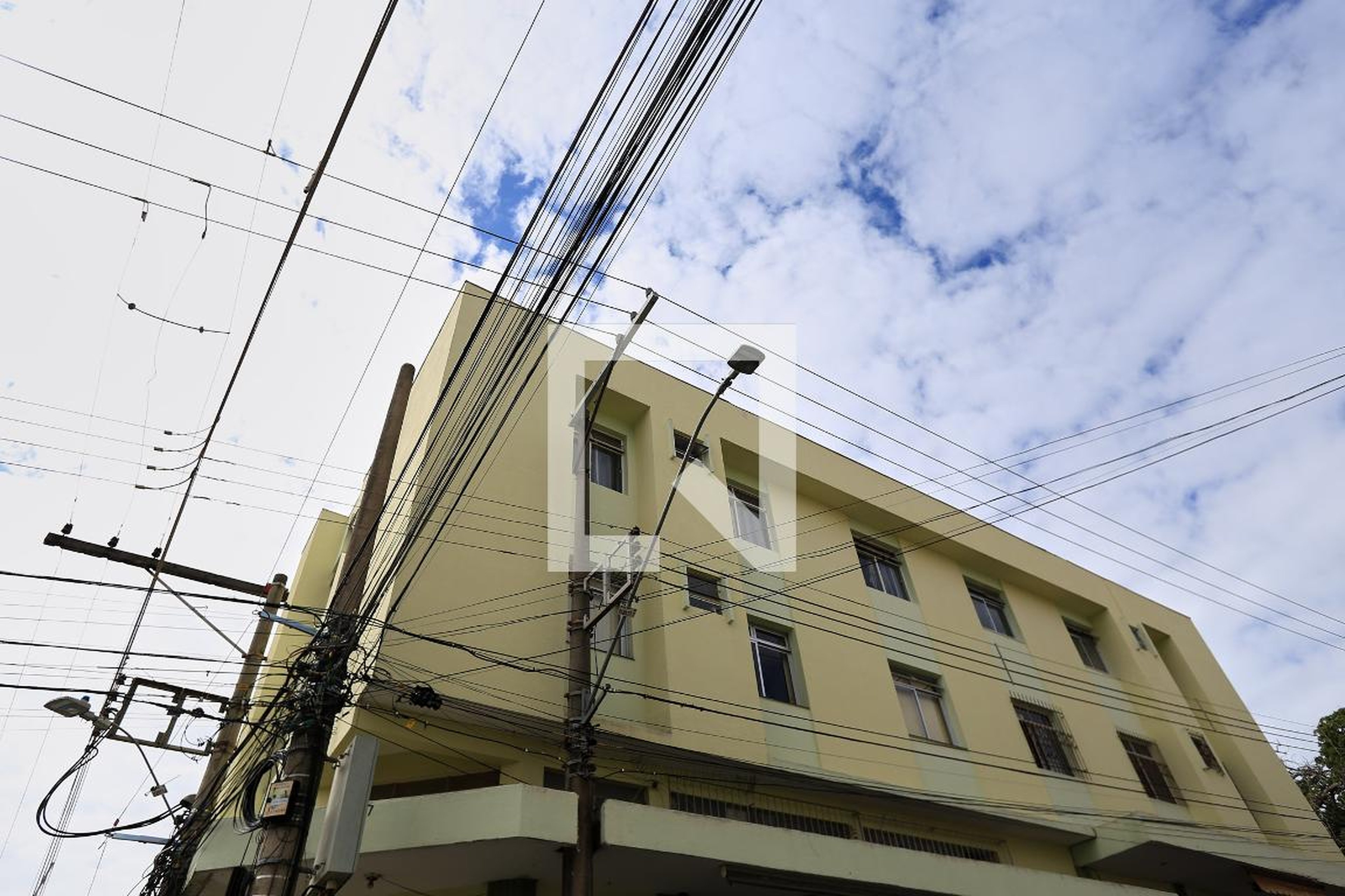 Fachada Condomínio em Rua Cônego Pinheiro, 535