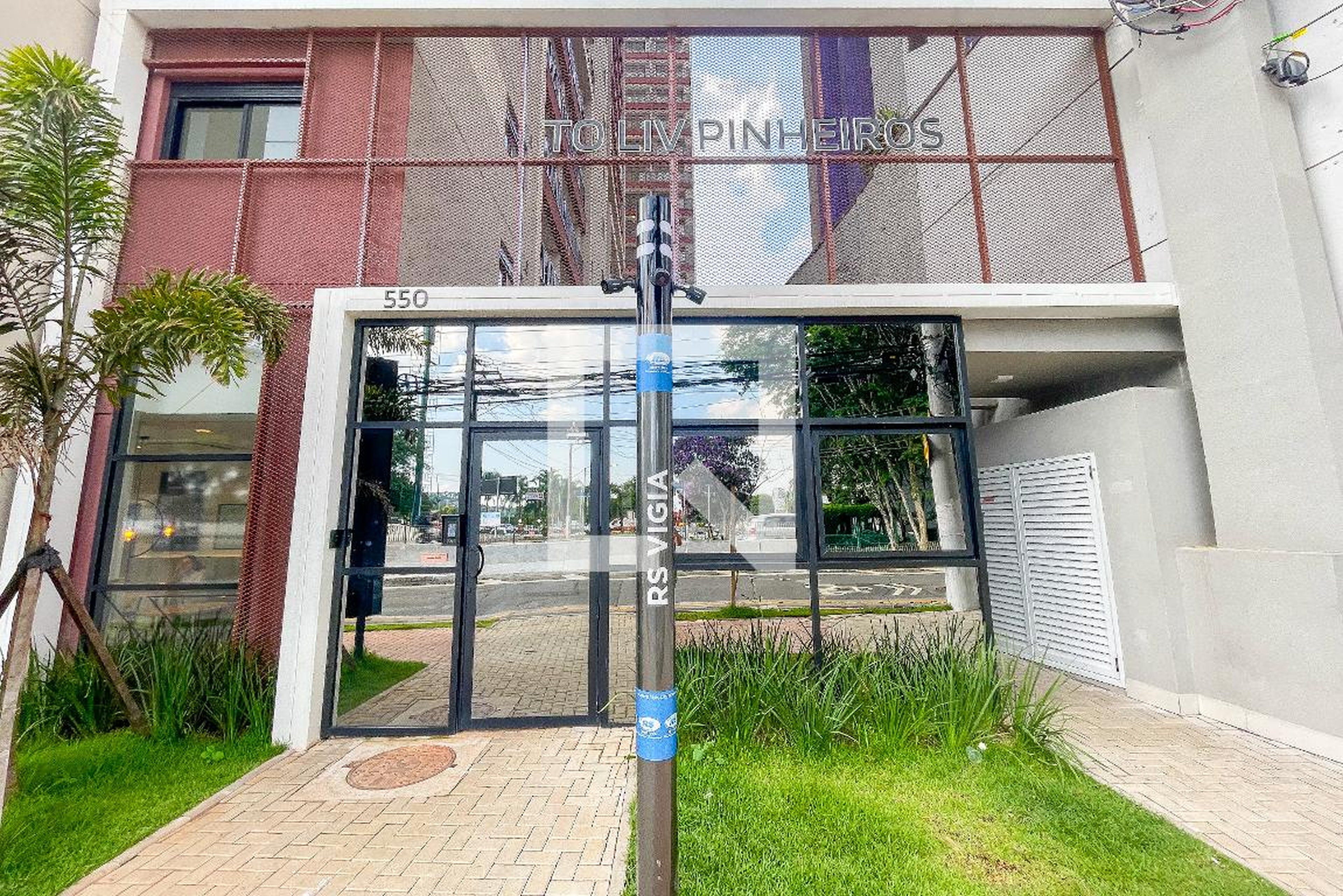 Fachada do Prédio Condomínio em Rua Butantã, 556