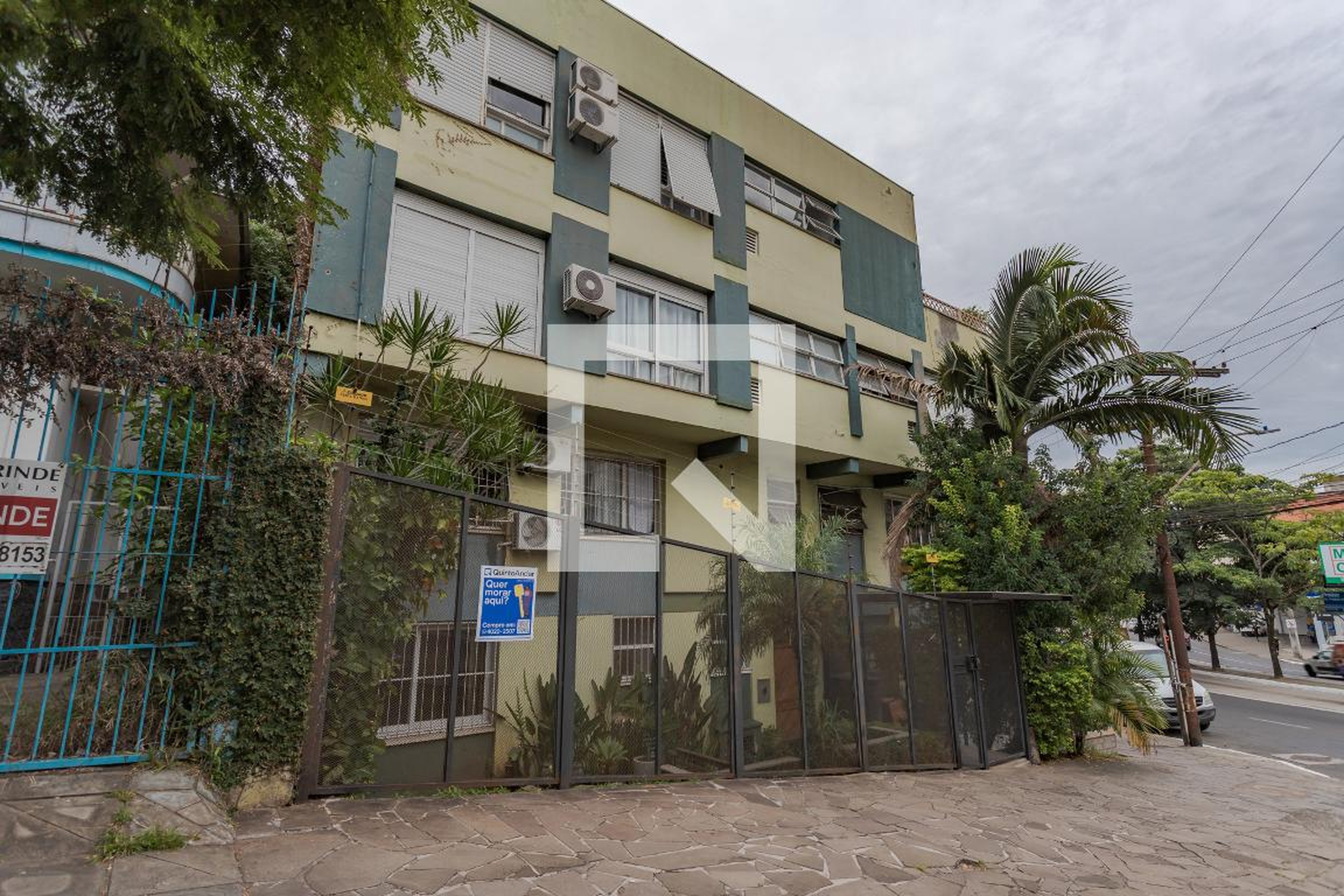 Fachada Condomínio em Rua Faria Santos, 17