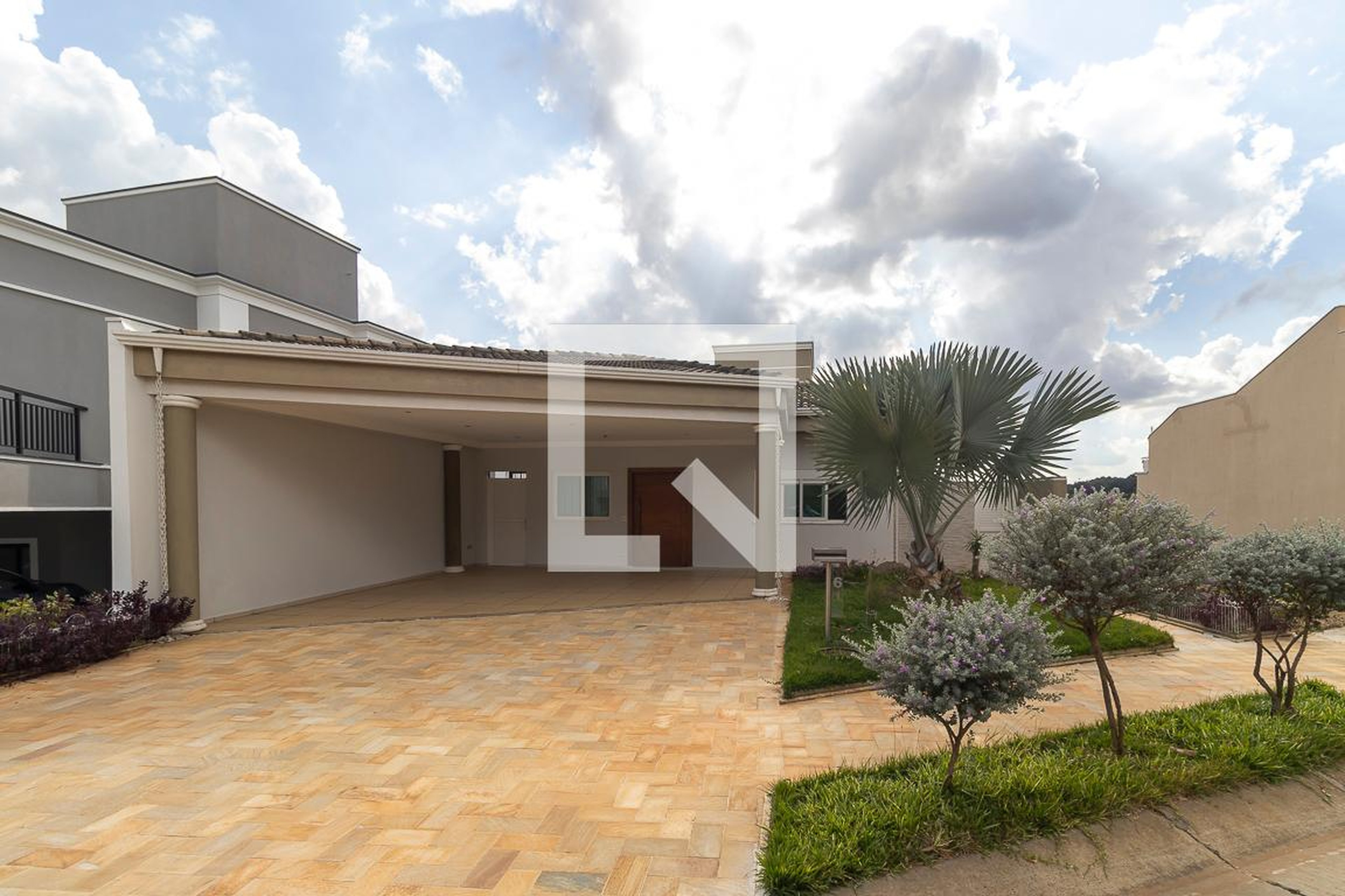 Fachada Condomínio em Rua Jornalista Roberto Marinho, 61