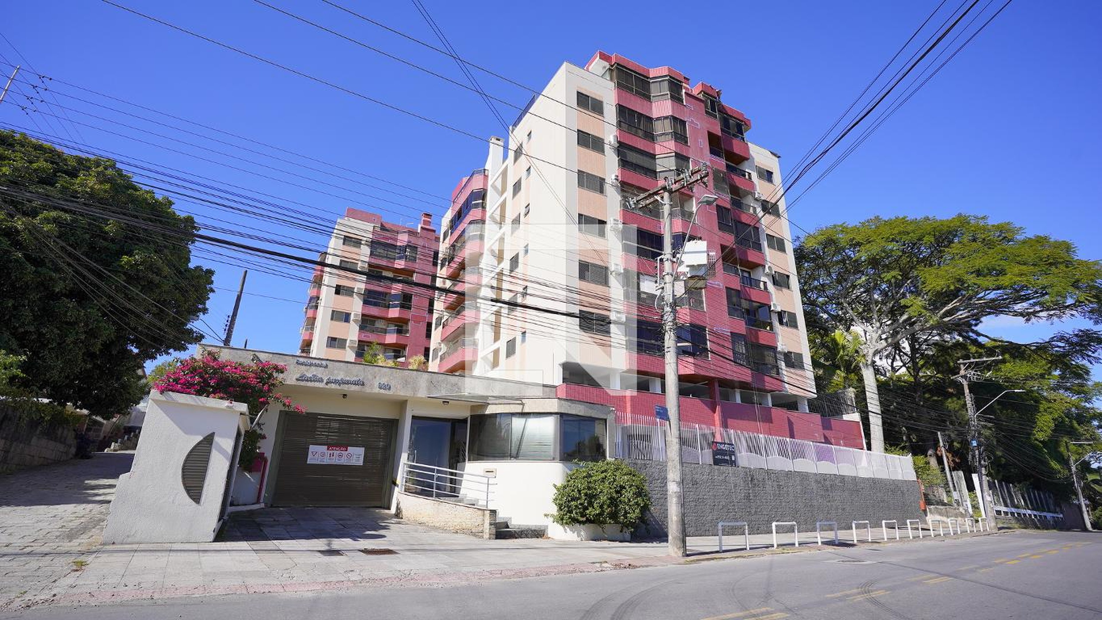 Fachada do condomínio Condomínio Laelia Purpurata