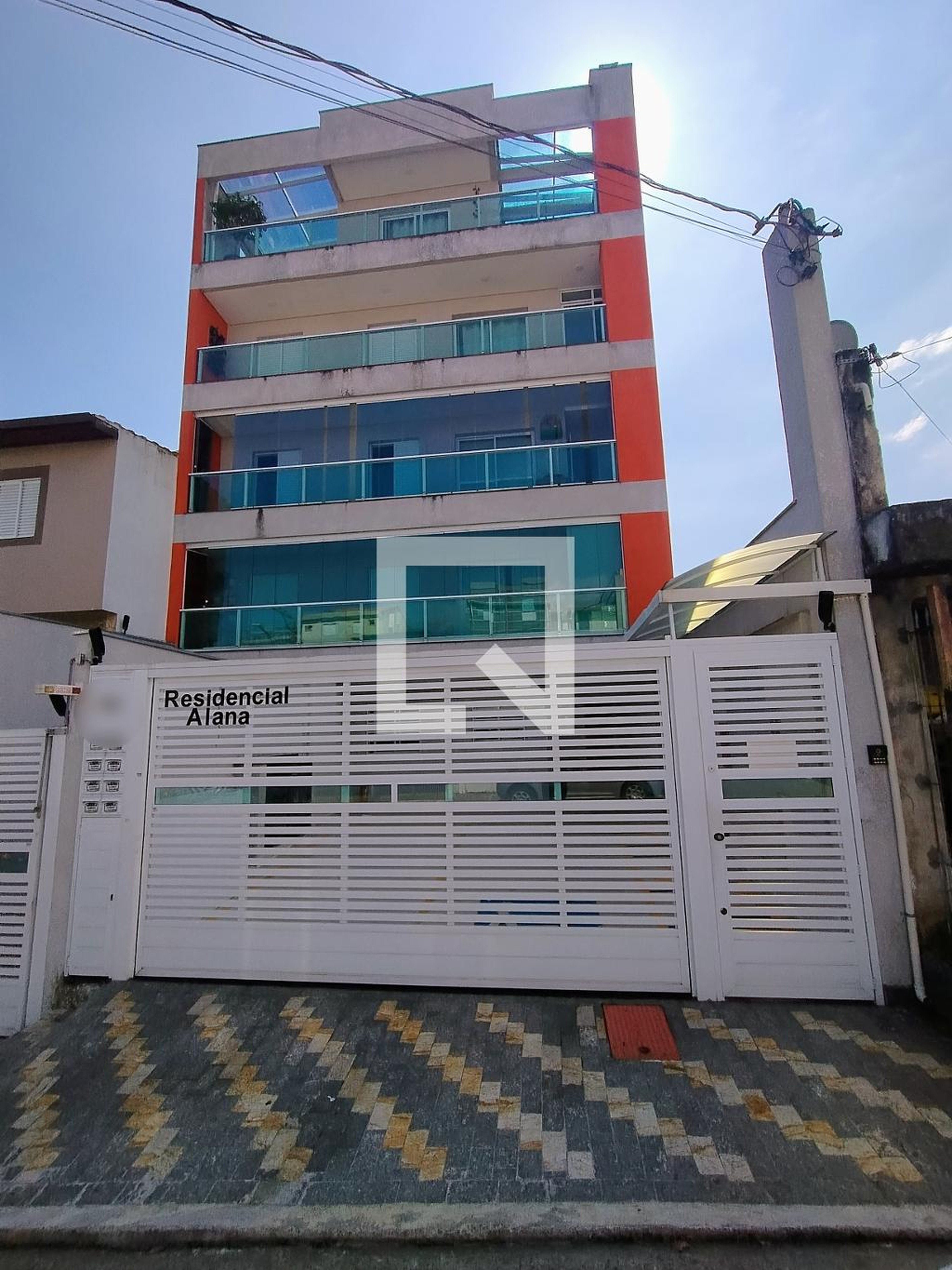 Fachada Condomínio em Rua Nestor Moreira, 358