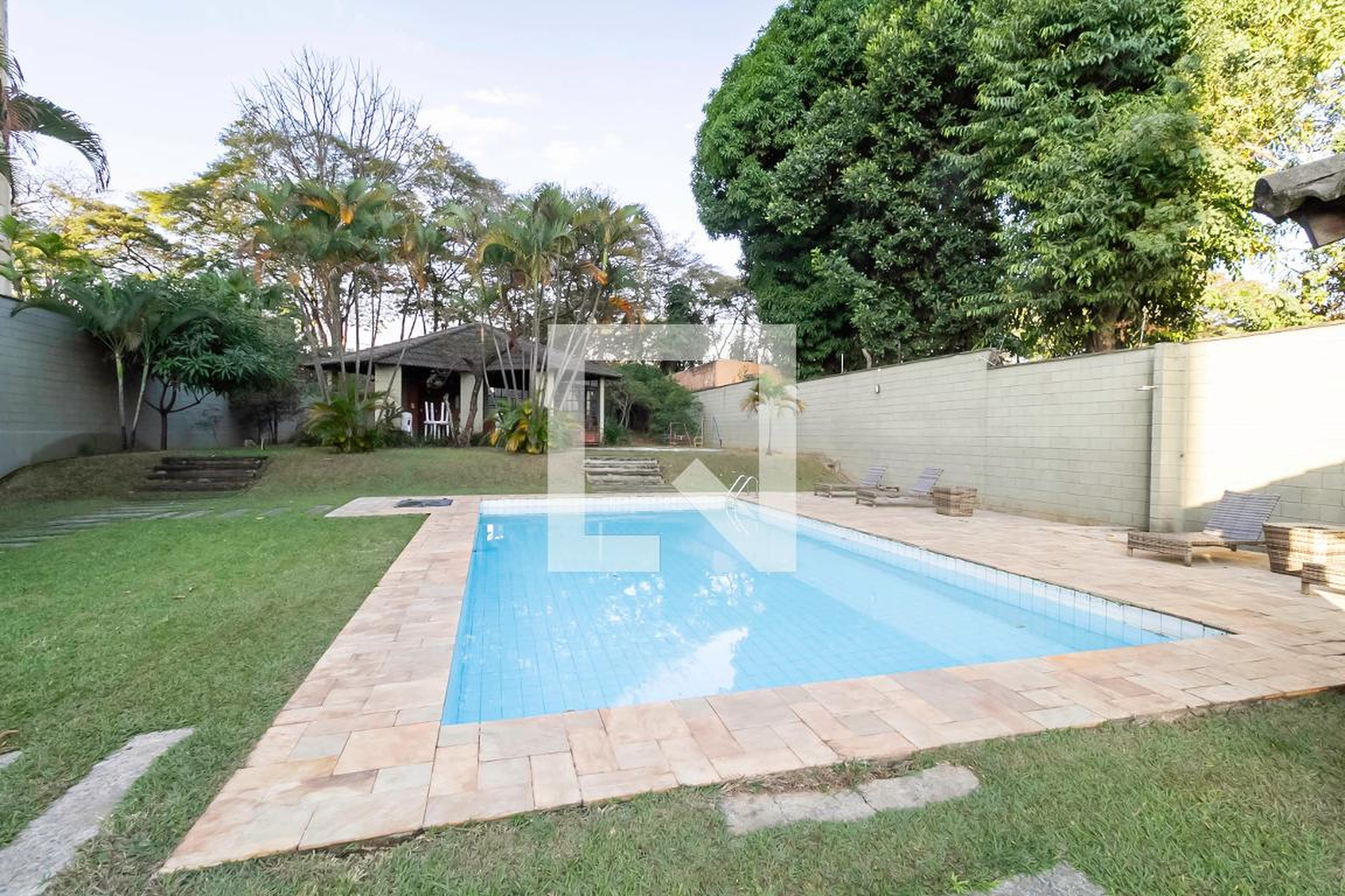 Piscina - Edifício Chateau Caibret