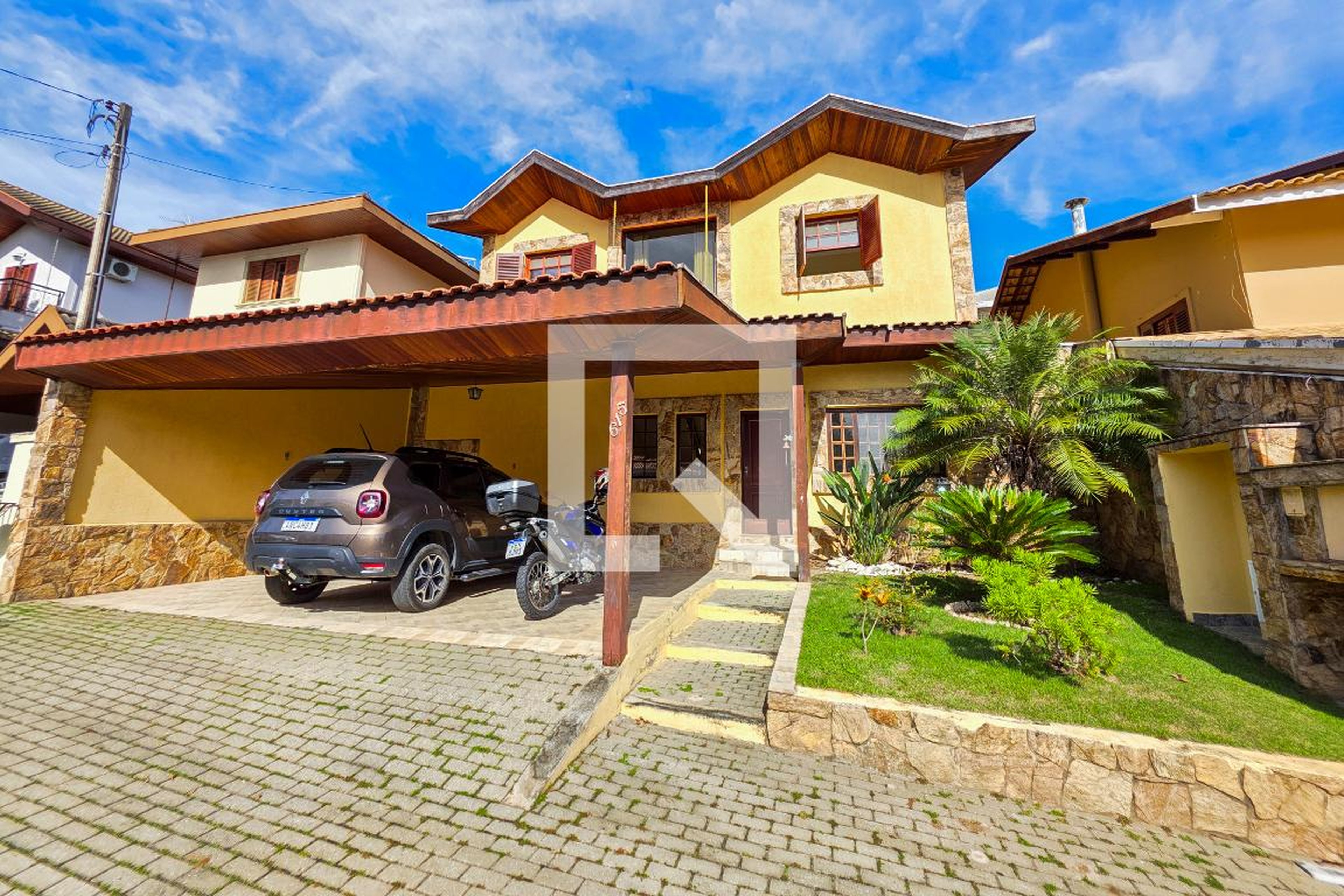 Fachada Condomínio em Rua Rosa Barbieri Paiotti, 615