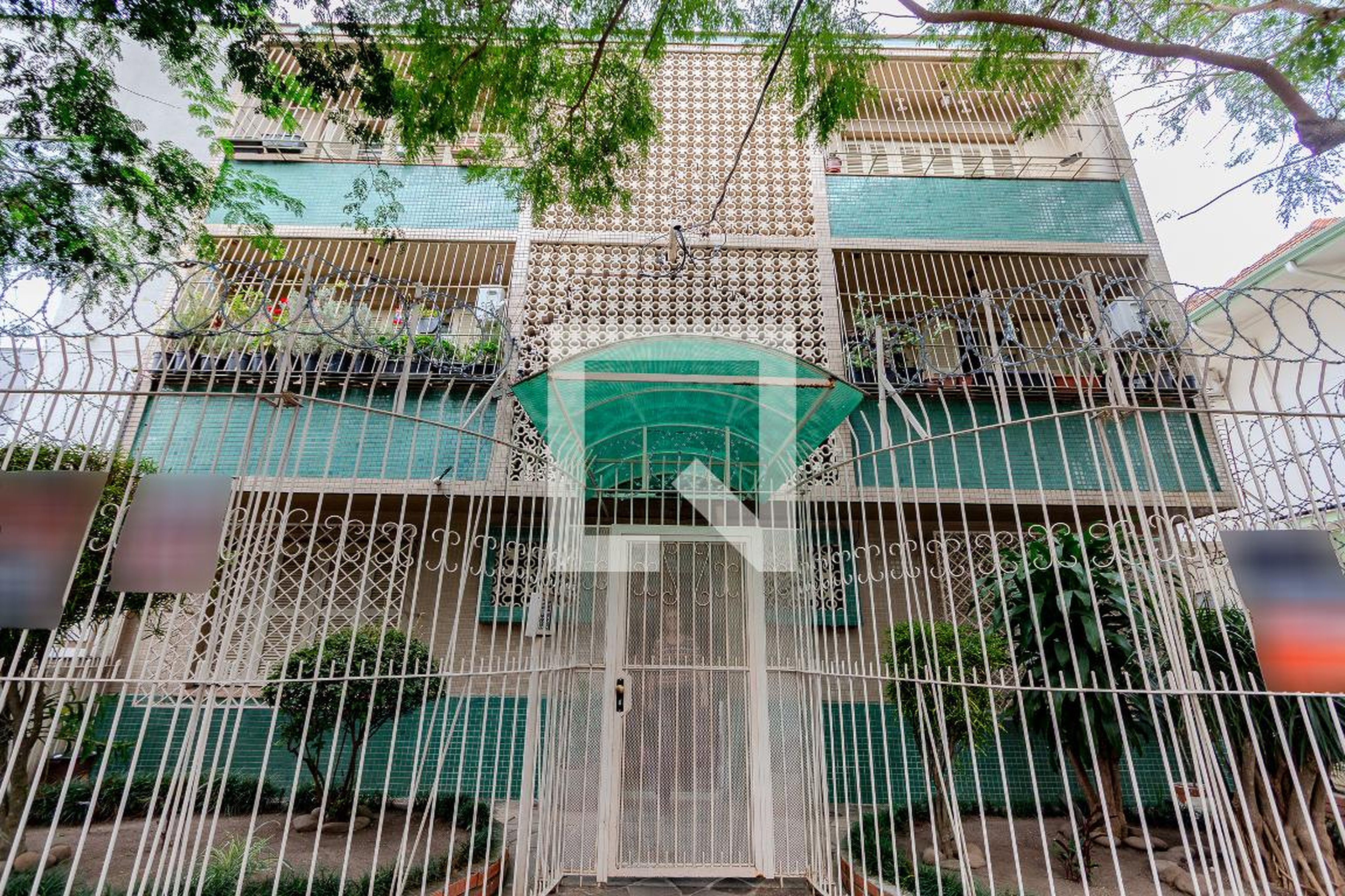 Fachada Condomínio em Rua Edmundo Bastian, 55