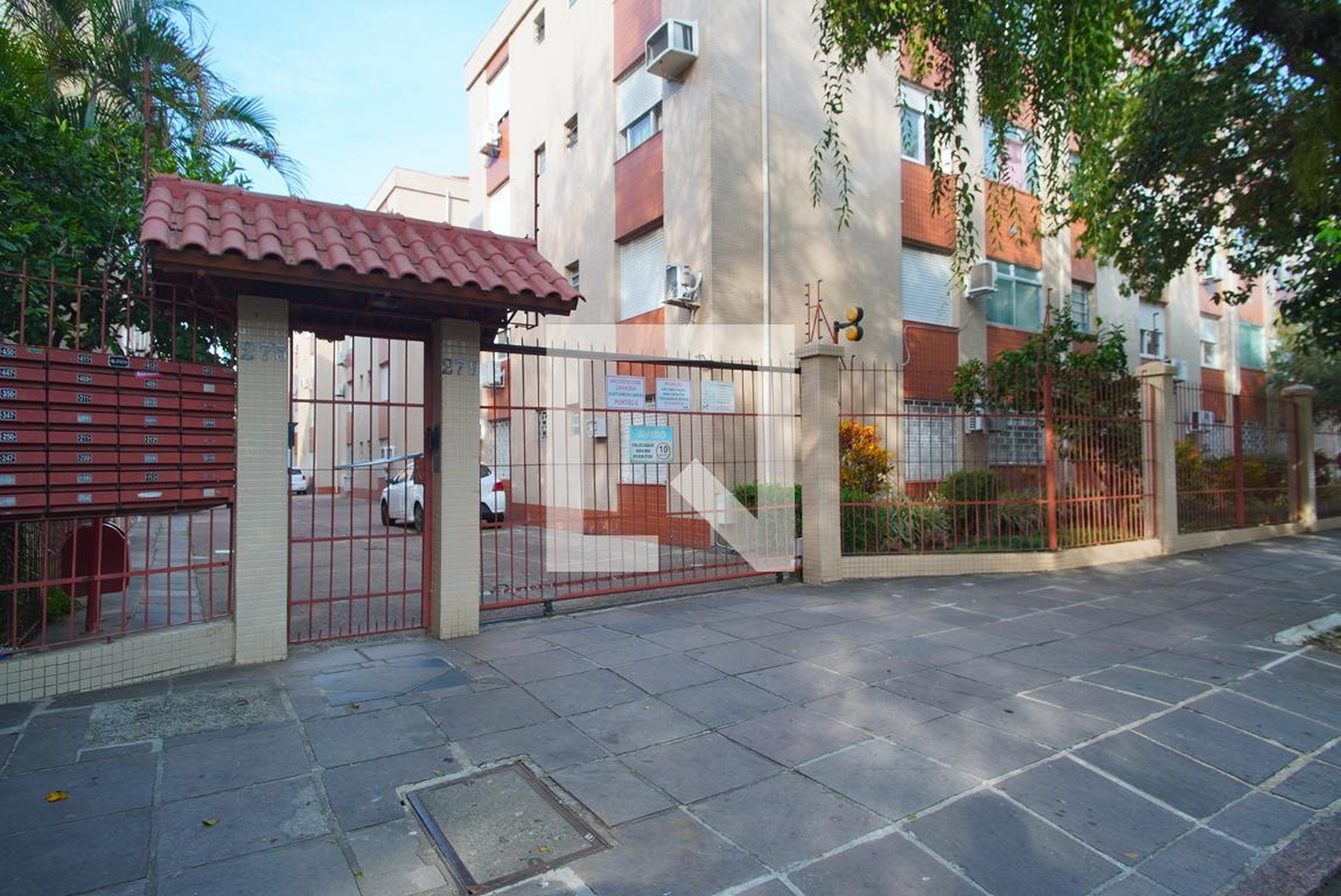 Fachada Condomínio em Rua Cipó, 279