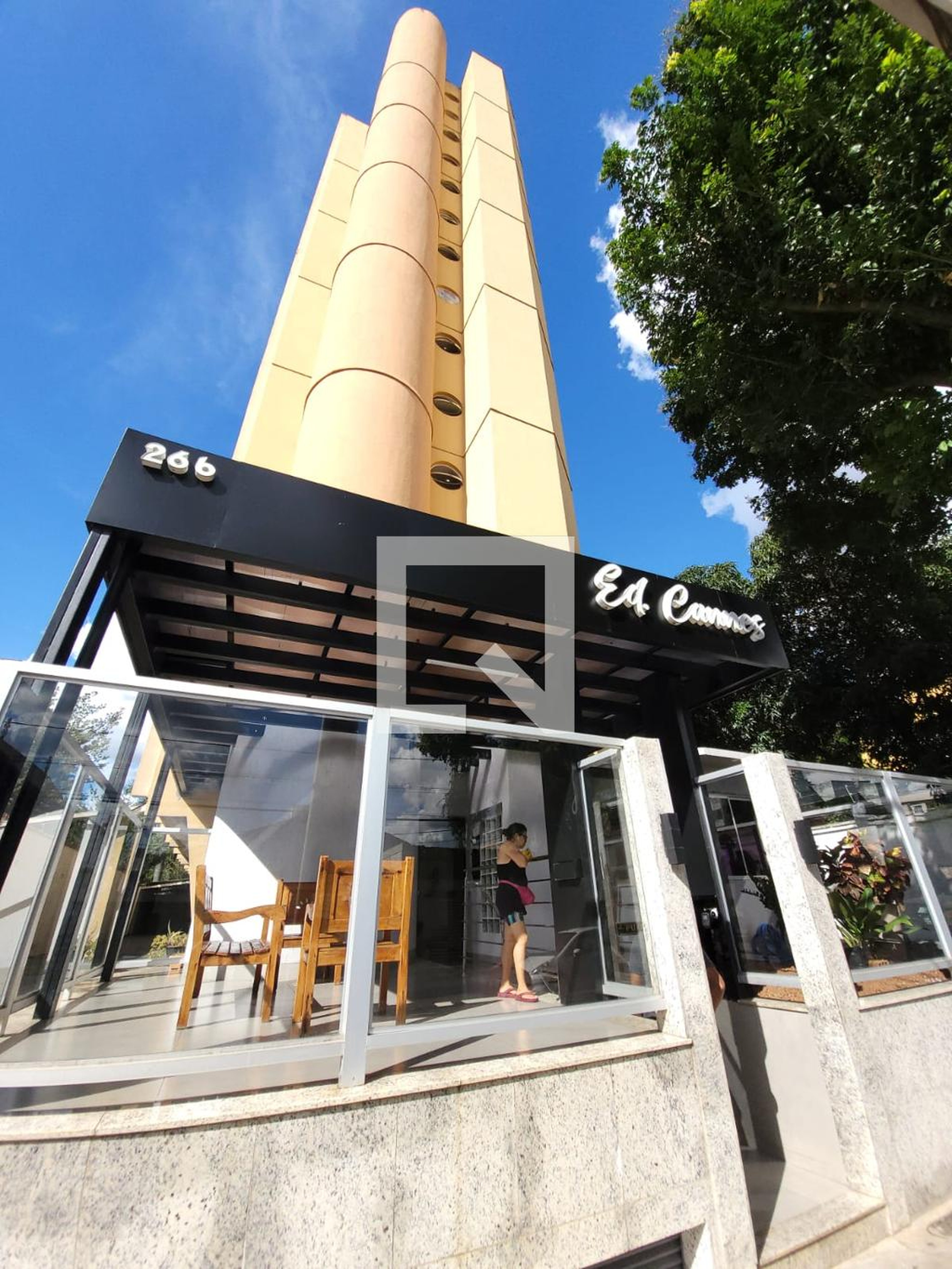 Fachada Condomínio em Rua 72, 401