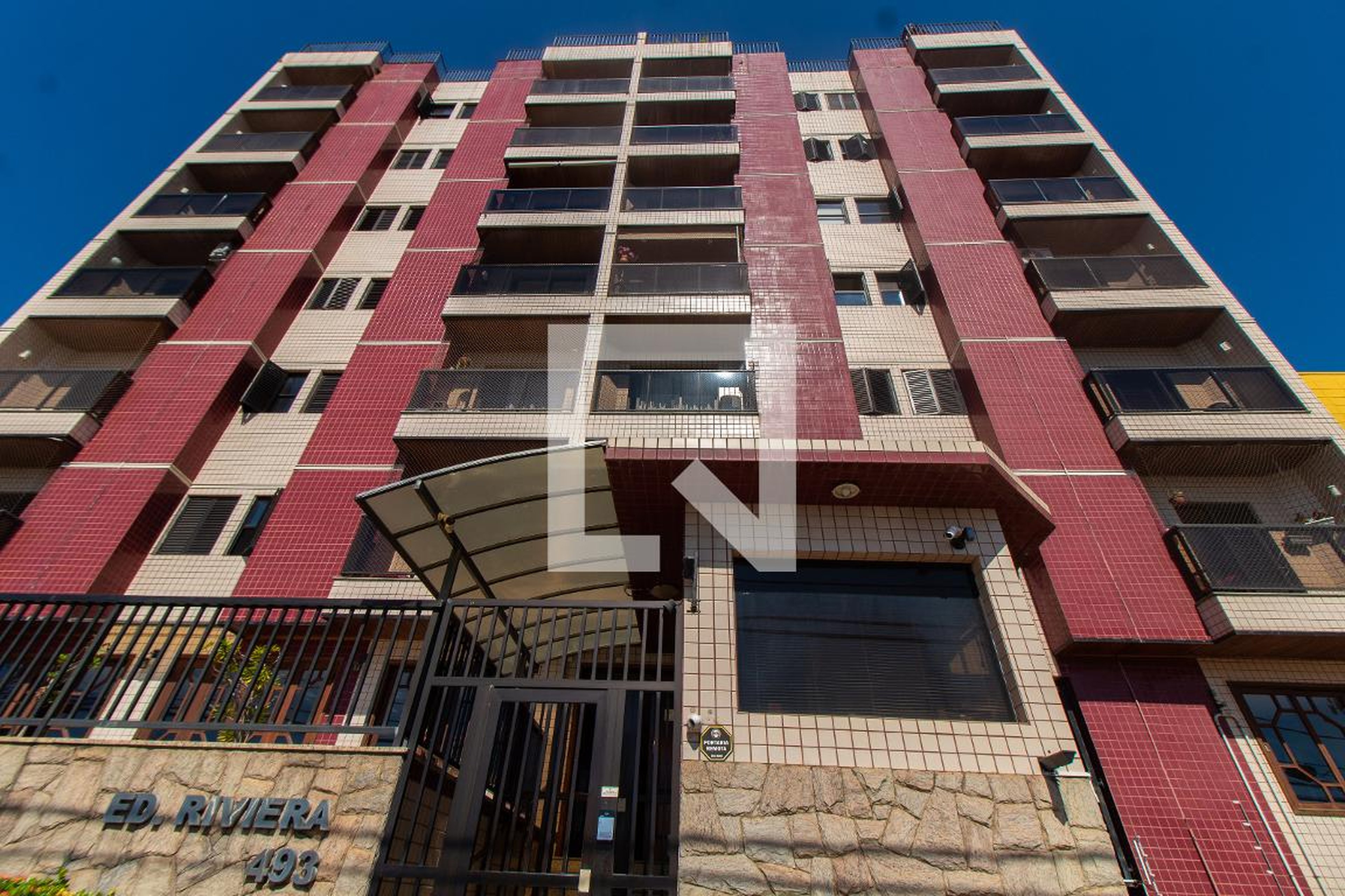 Fachada Condomínio em Rua Roberto Símonsen, 493