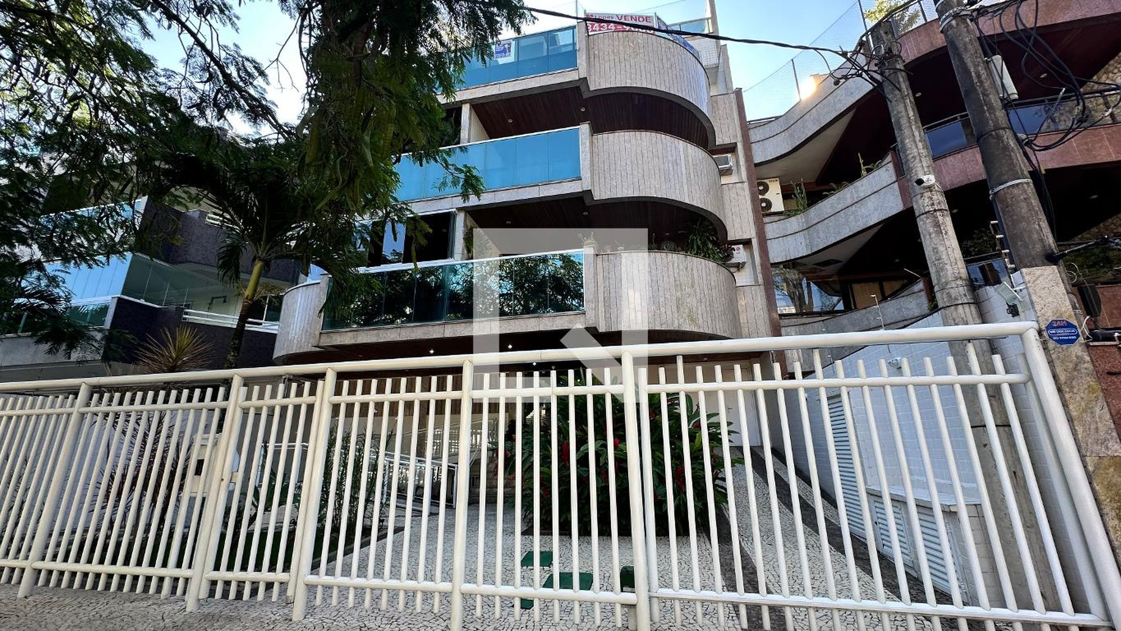 Fachada Condomínio em Rua Demóstenes Madureira de Pinho, 120