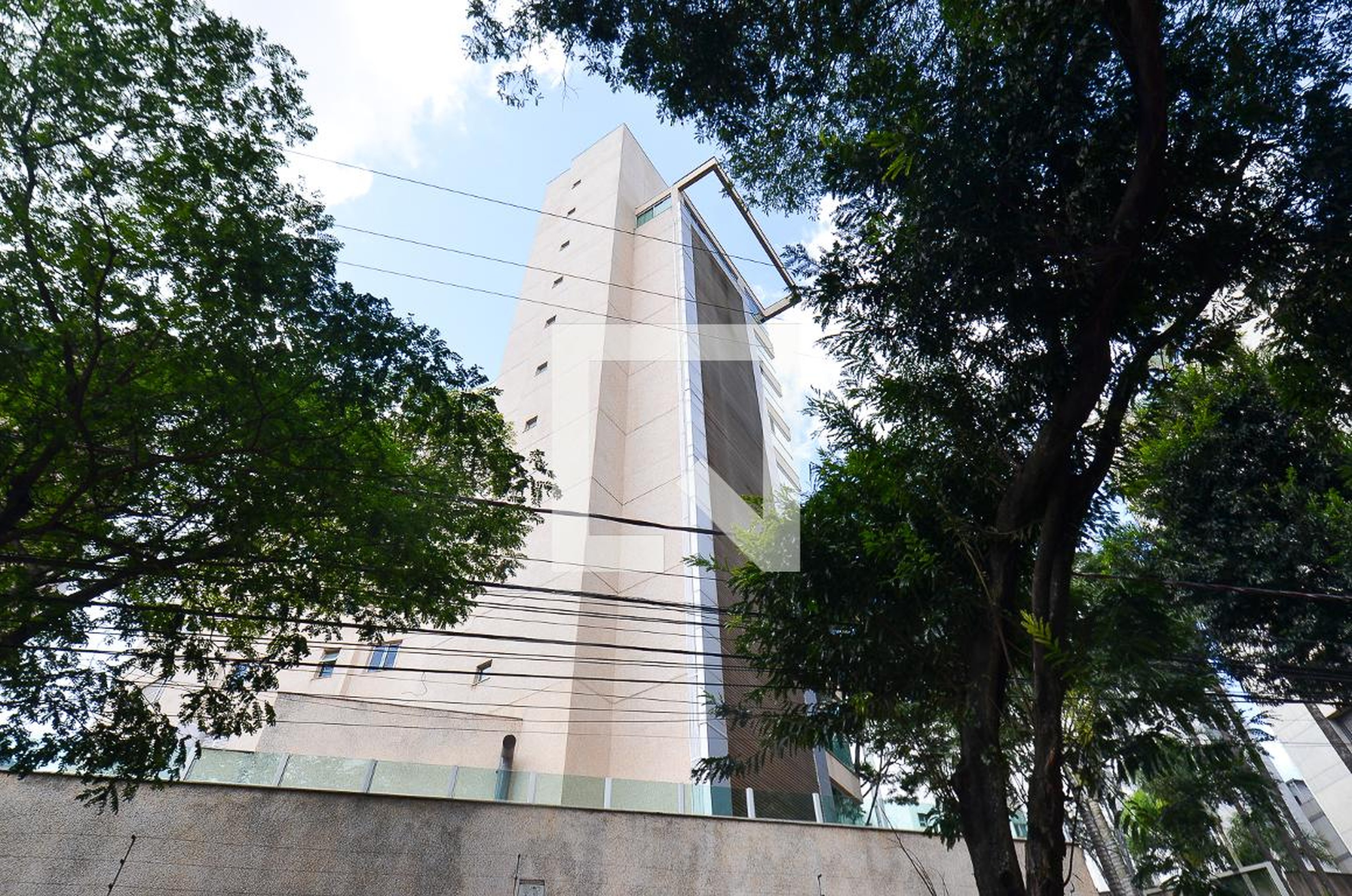 Fachada Condomínio em Rua Santa Maria Itabira, 227