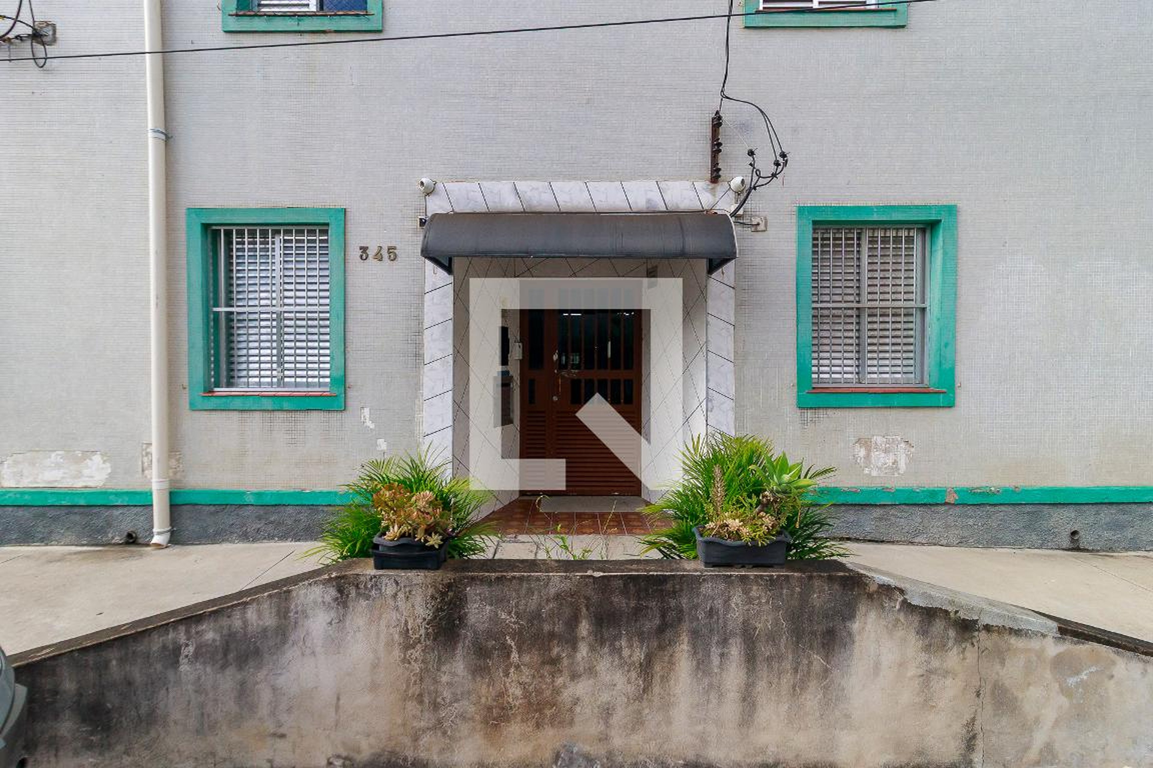 Fachada Condomínio em Rua Brasílio Luz, 345