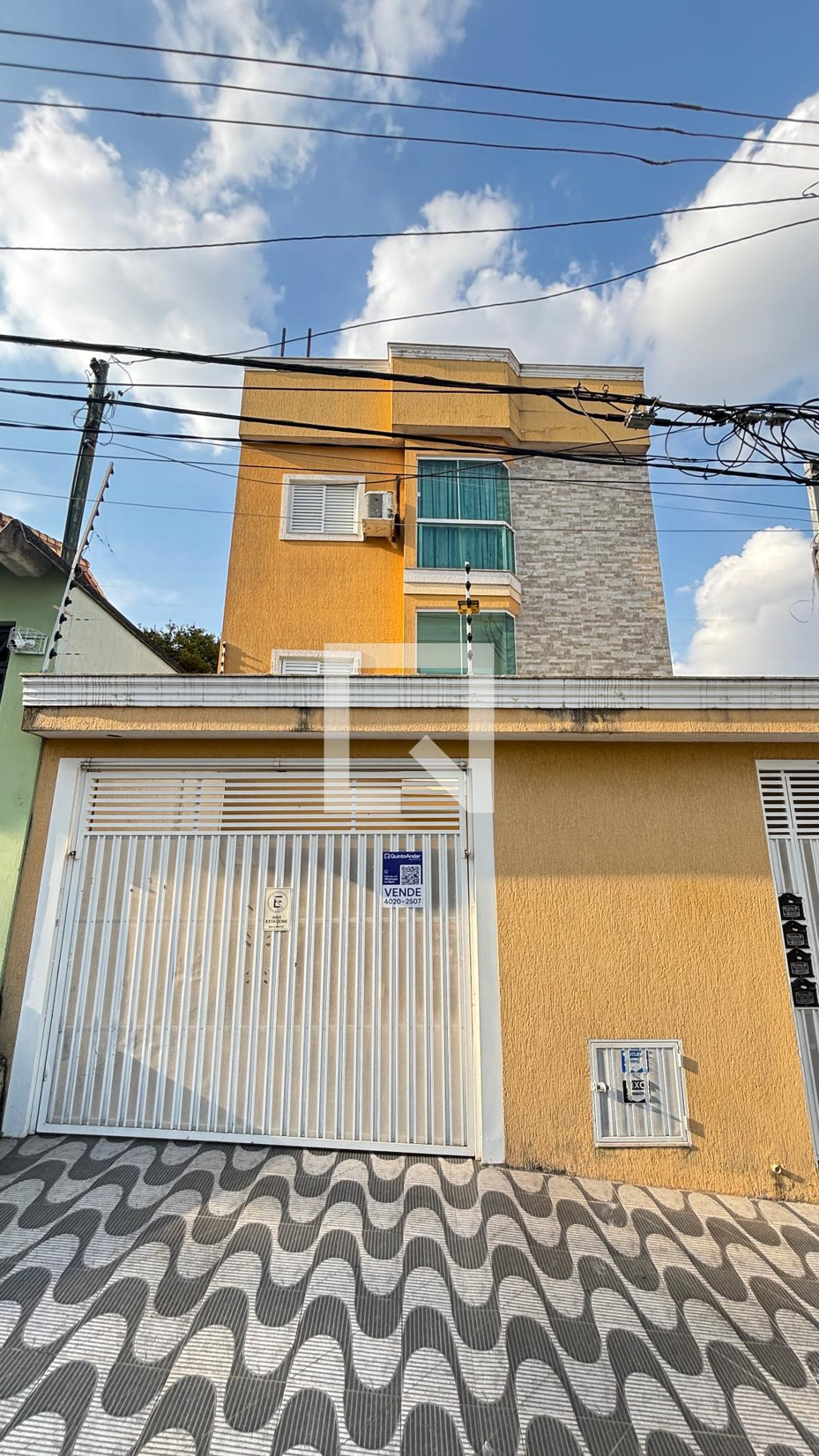 Fachada Condomínio em Rua Alexandria, 190