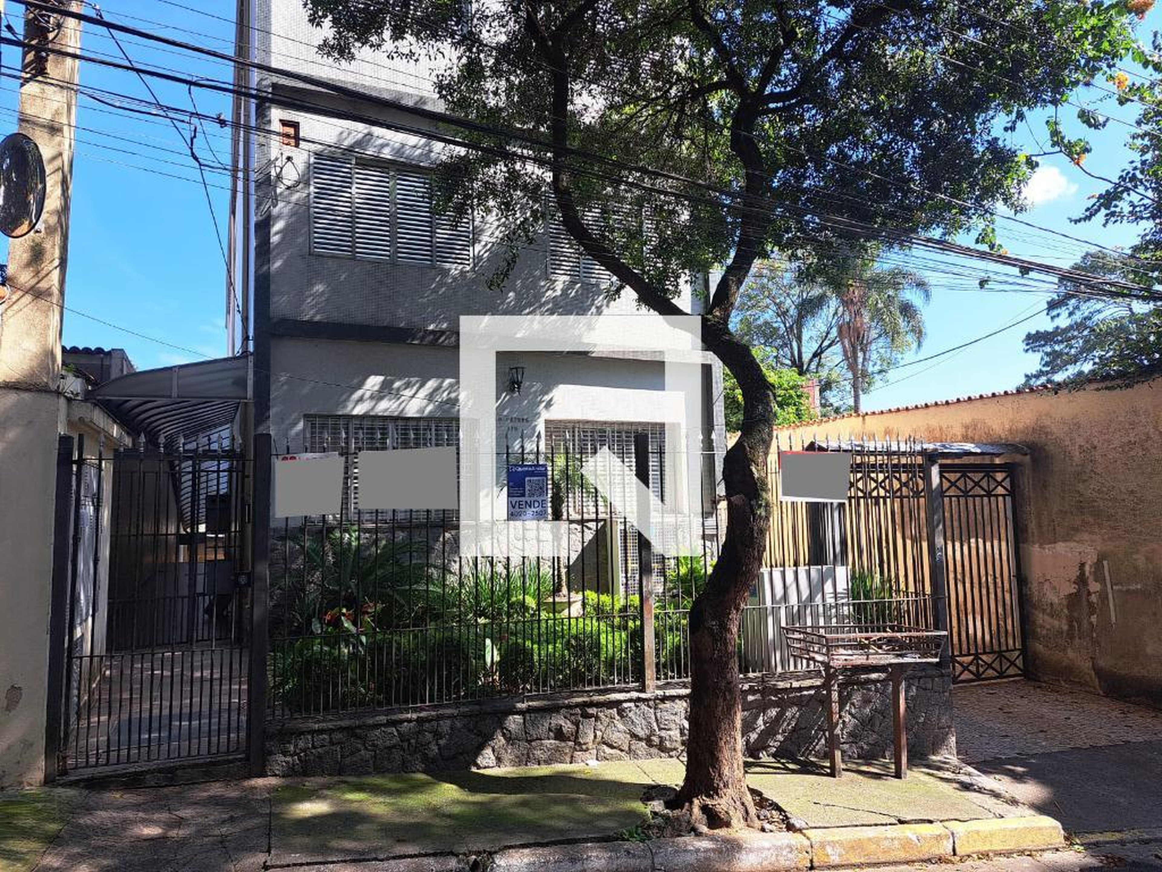 Fachada Condomínio em Rua Pedro, 175