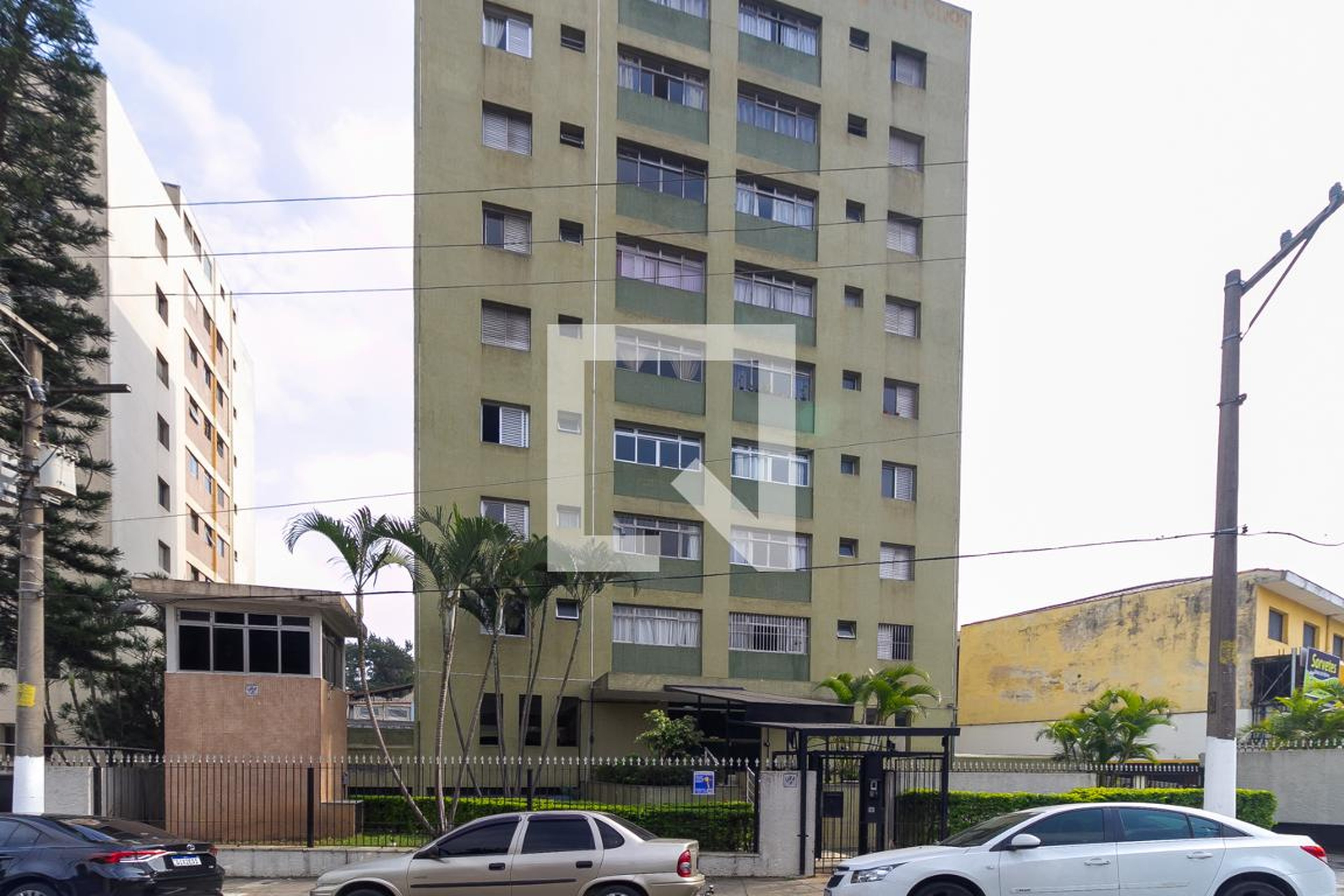 Fachada Condomínio em Rua Robério Dias, 157