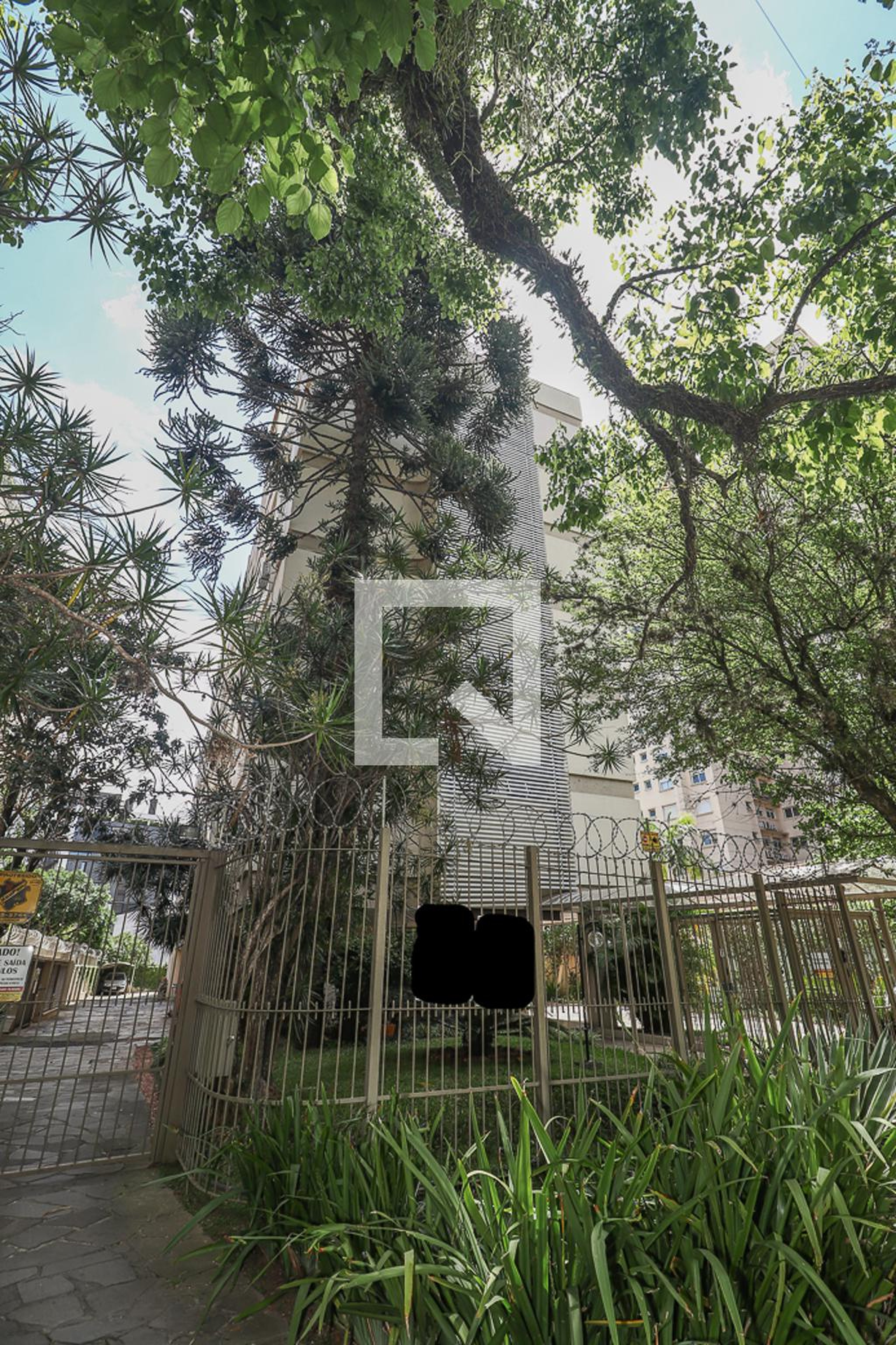 Fachada Condomínio em Rua Germano Petersen Júnior, 471