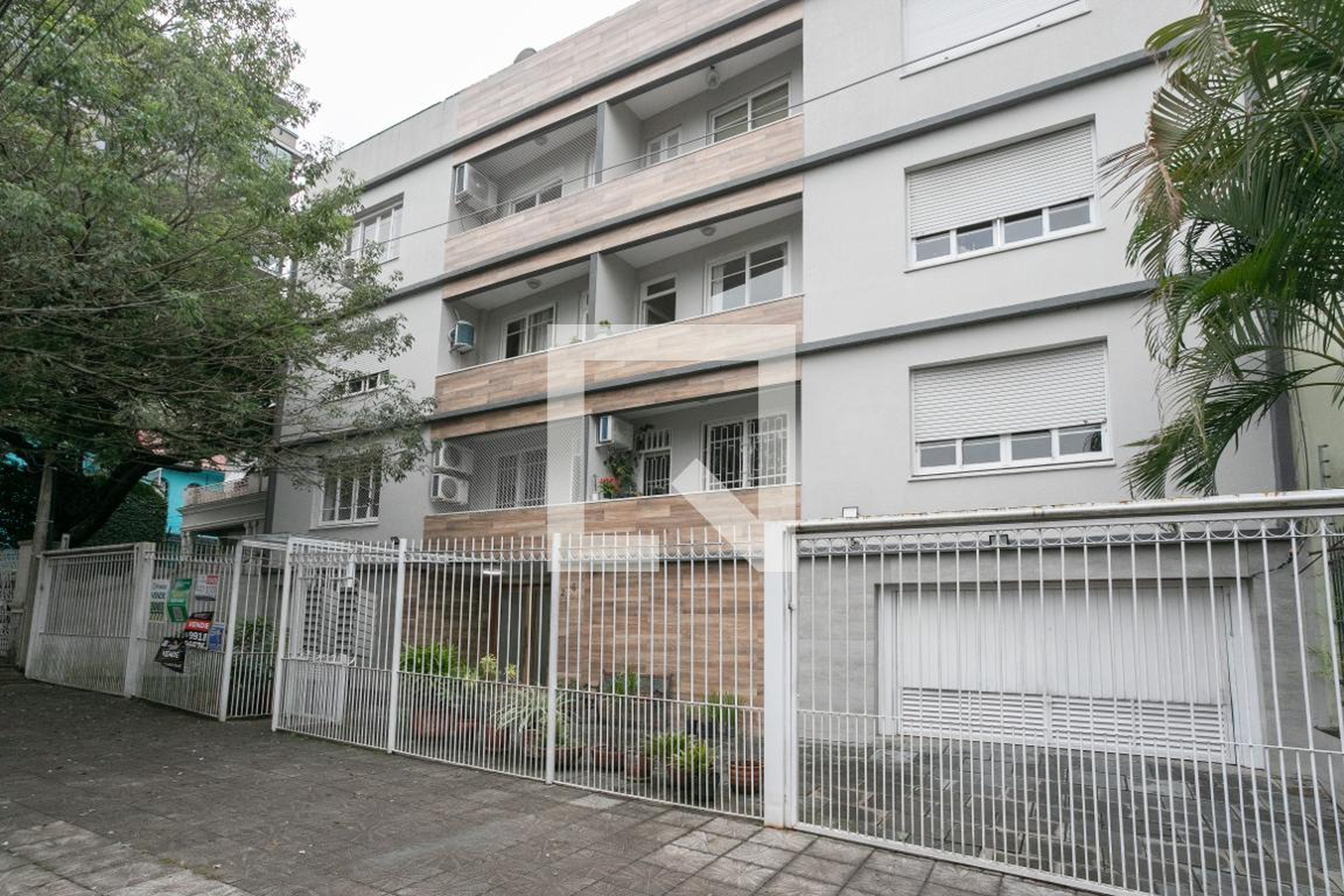 Fachada do Prédio Condomínio em Rua Faria Santos, 276