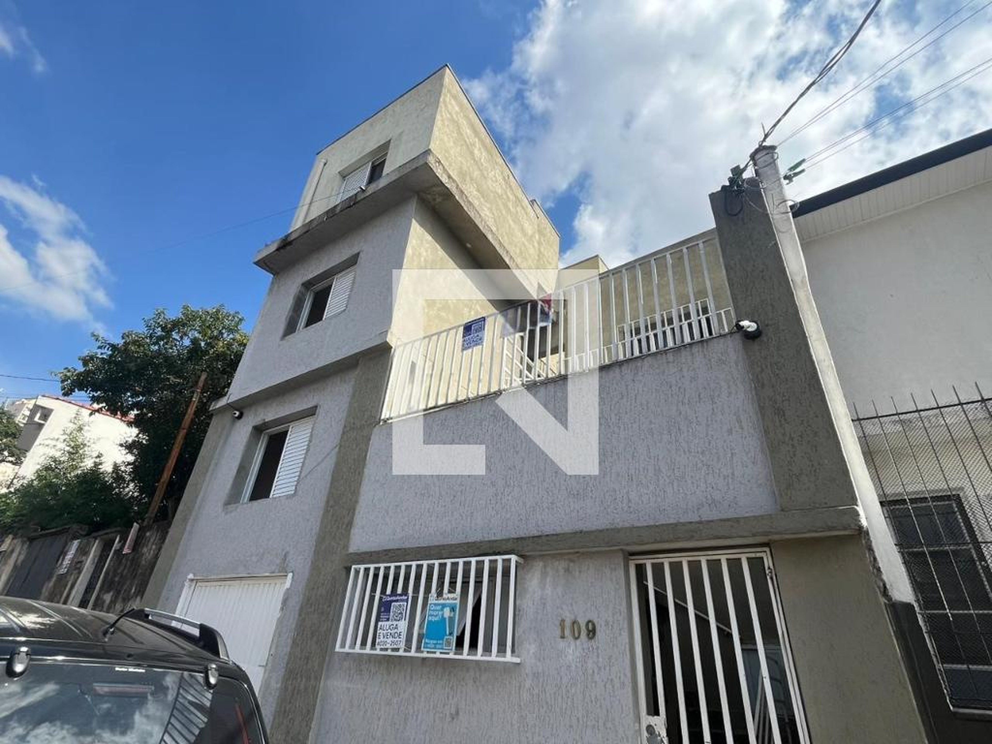 Fachada Condomínio em Rua José Justino Pereira, 109