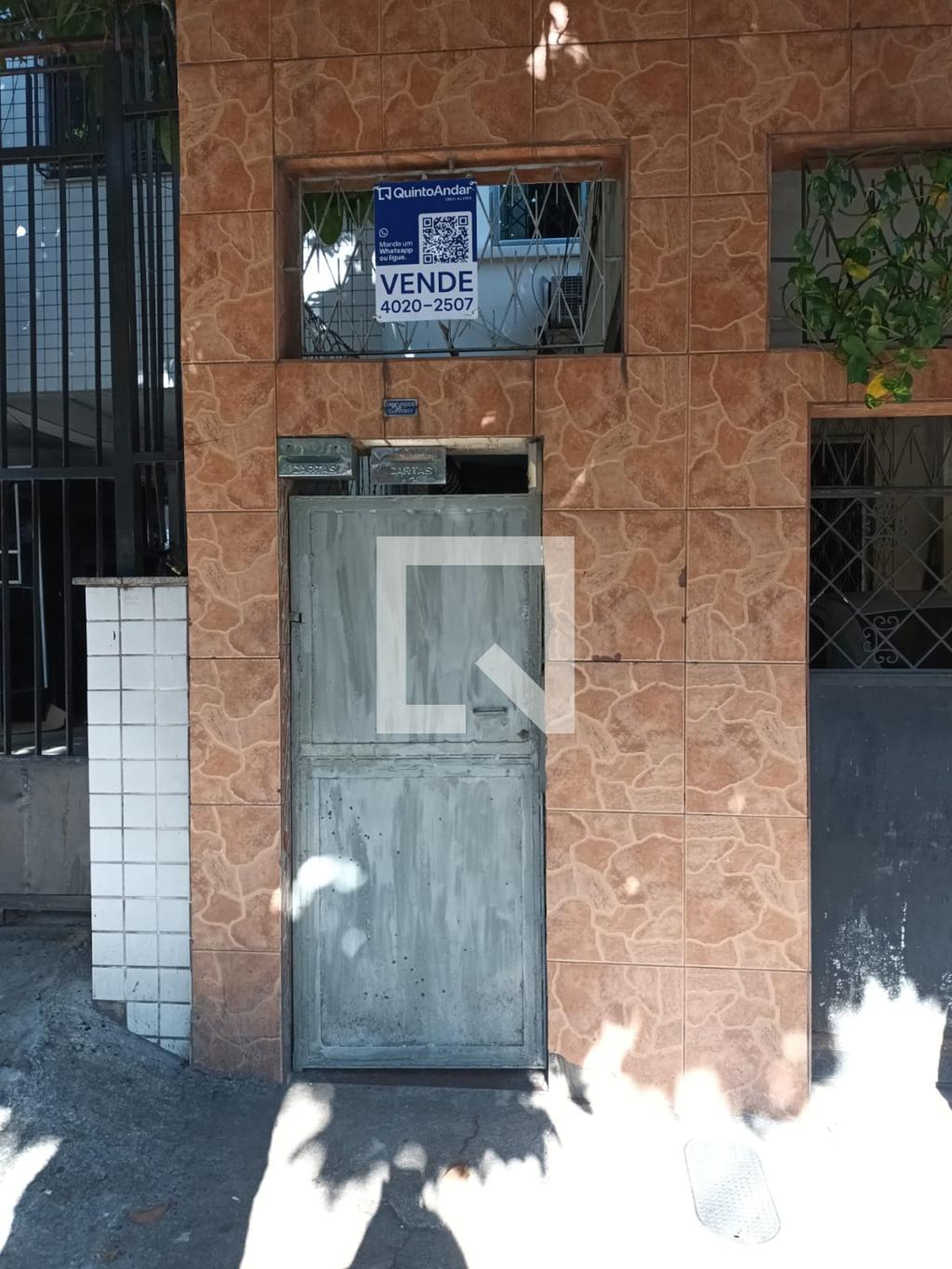 Fachada Condomínio em Rua Miranda Valê, 148