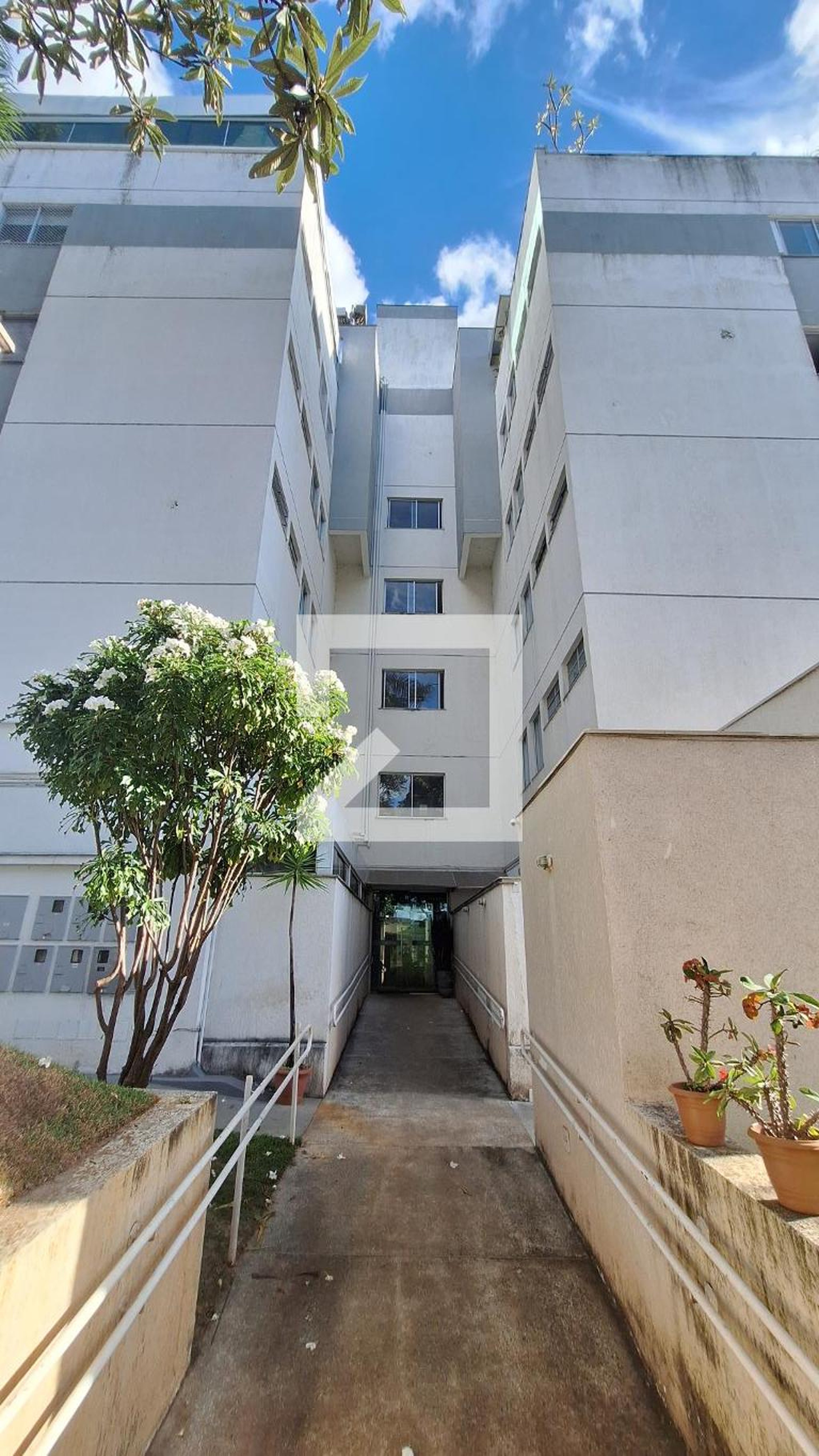 Fachada Condomínio em Rua La Paz, 130