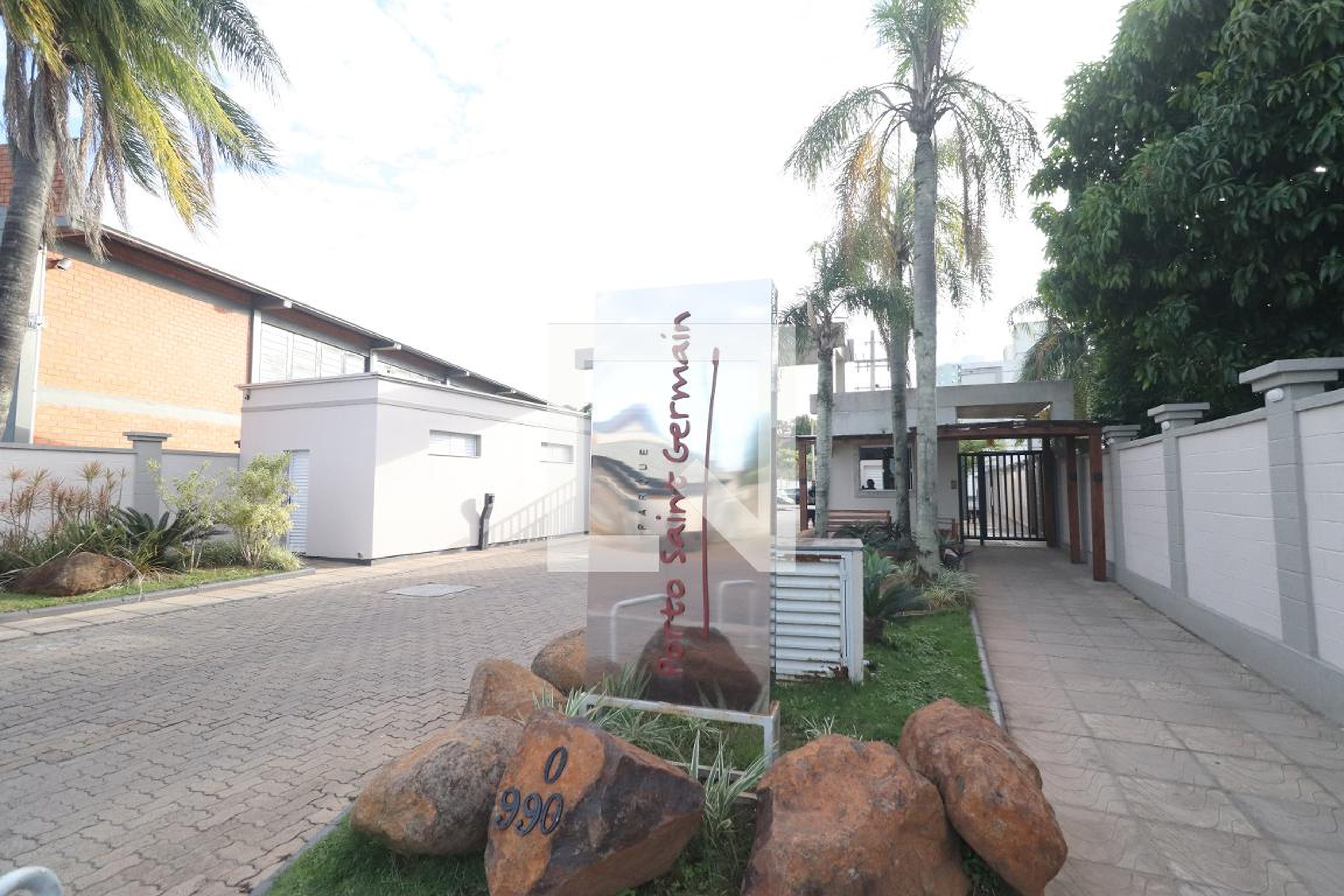 Fachada do Condomínio Condomínio Porto Saint Germain