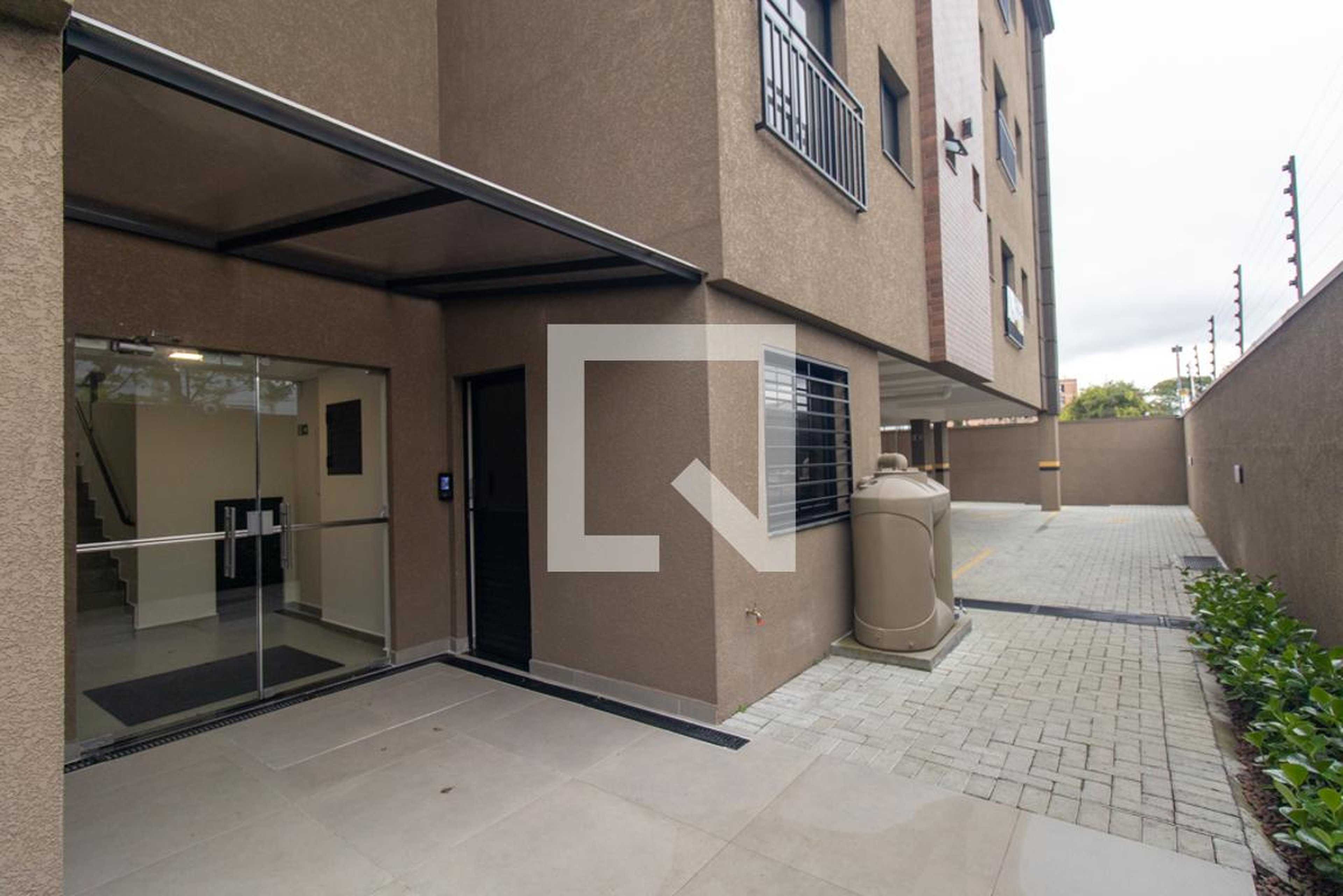 Fachada Condomínio em Rua Comendador Roseira, 531