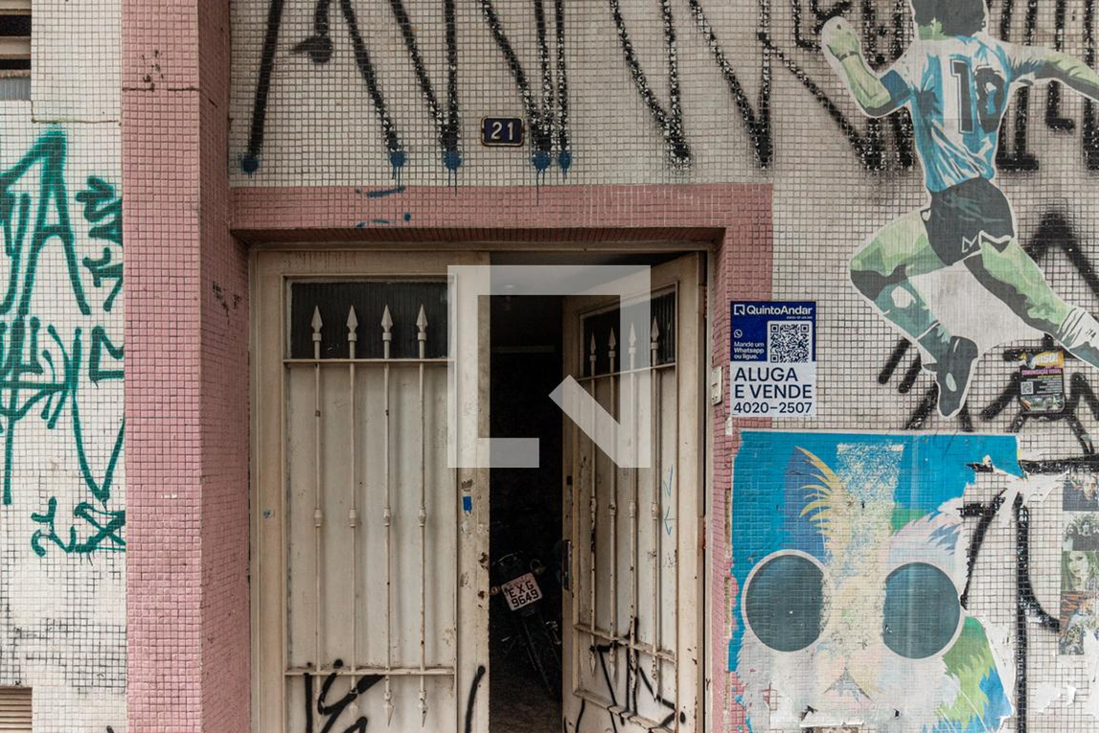 Fachada Condomínio em Rua Guilherme Maw, 21