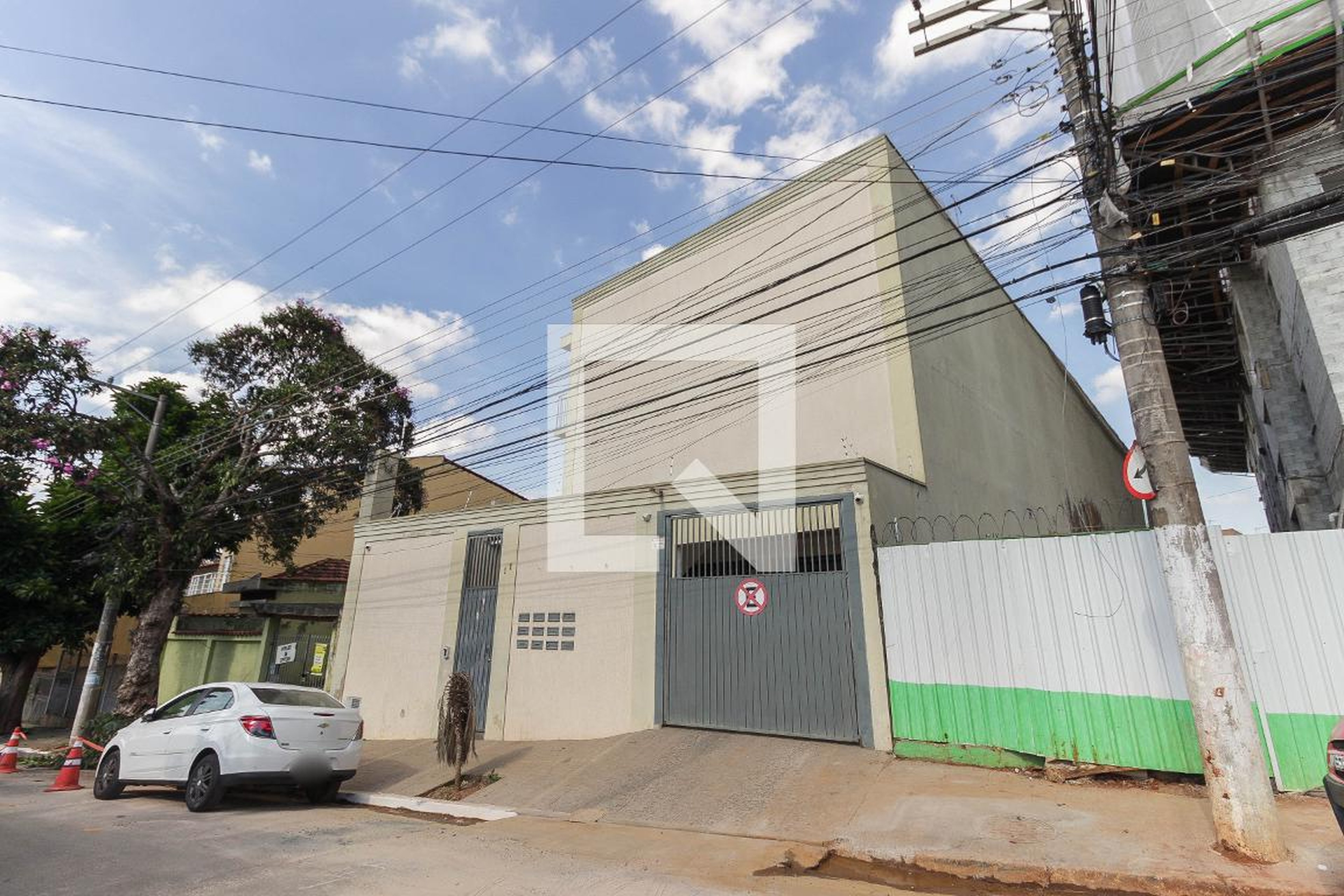 Fachada Condomínio em Rua Crisólita Rodrigues Pereira, 11