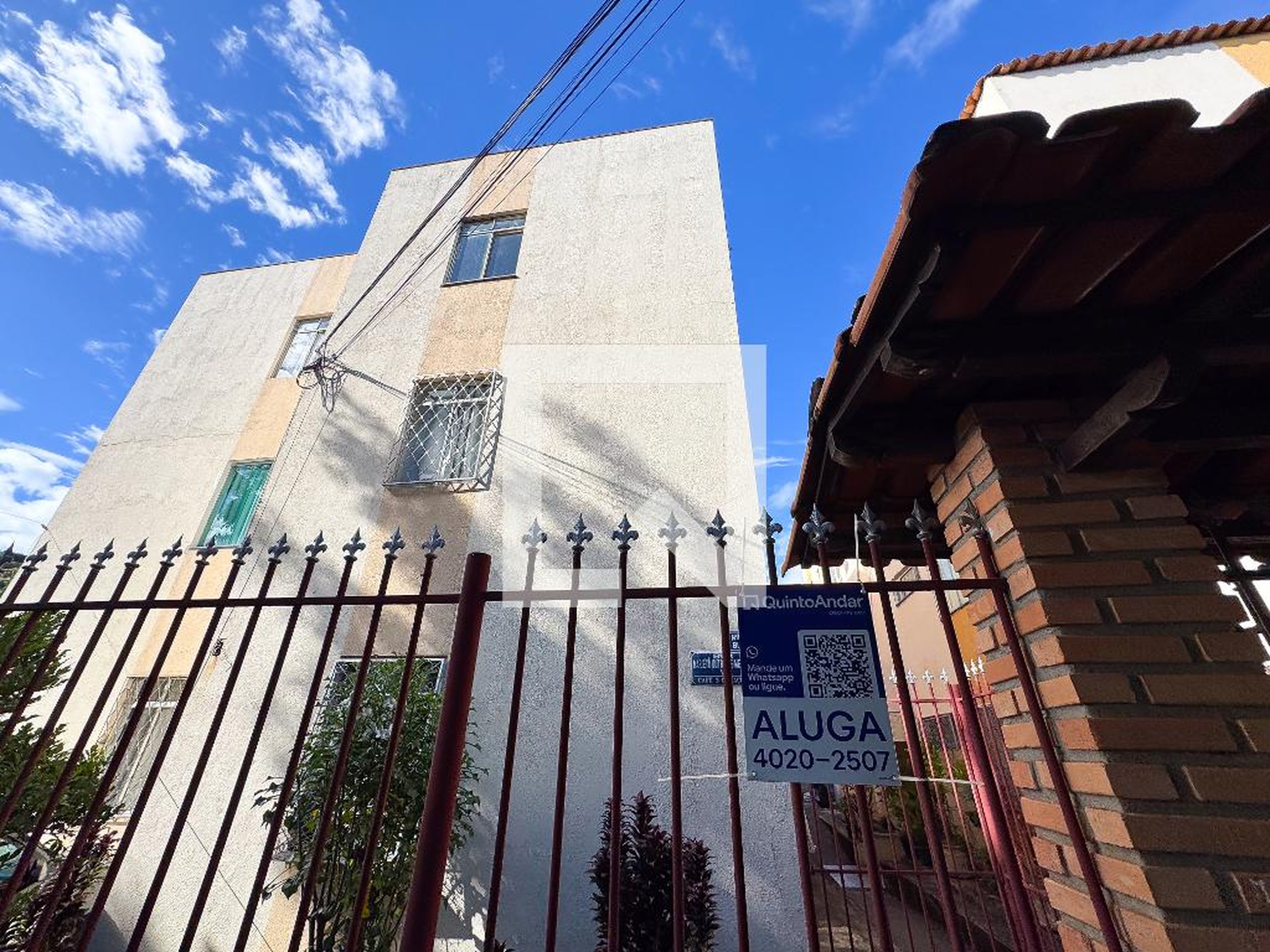 Fachada Condomínio em Rua Doná Maria do Rosário, 30