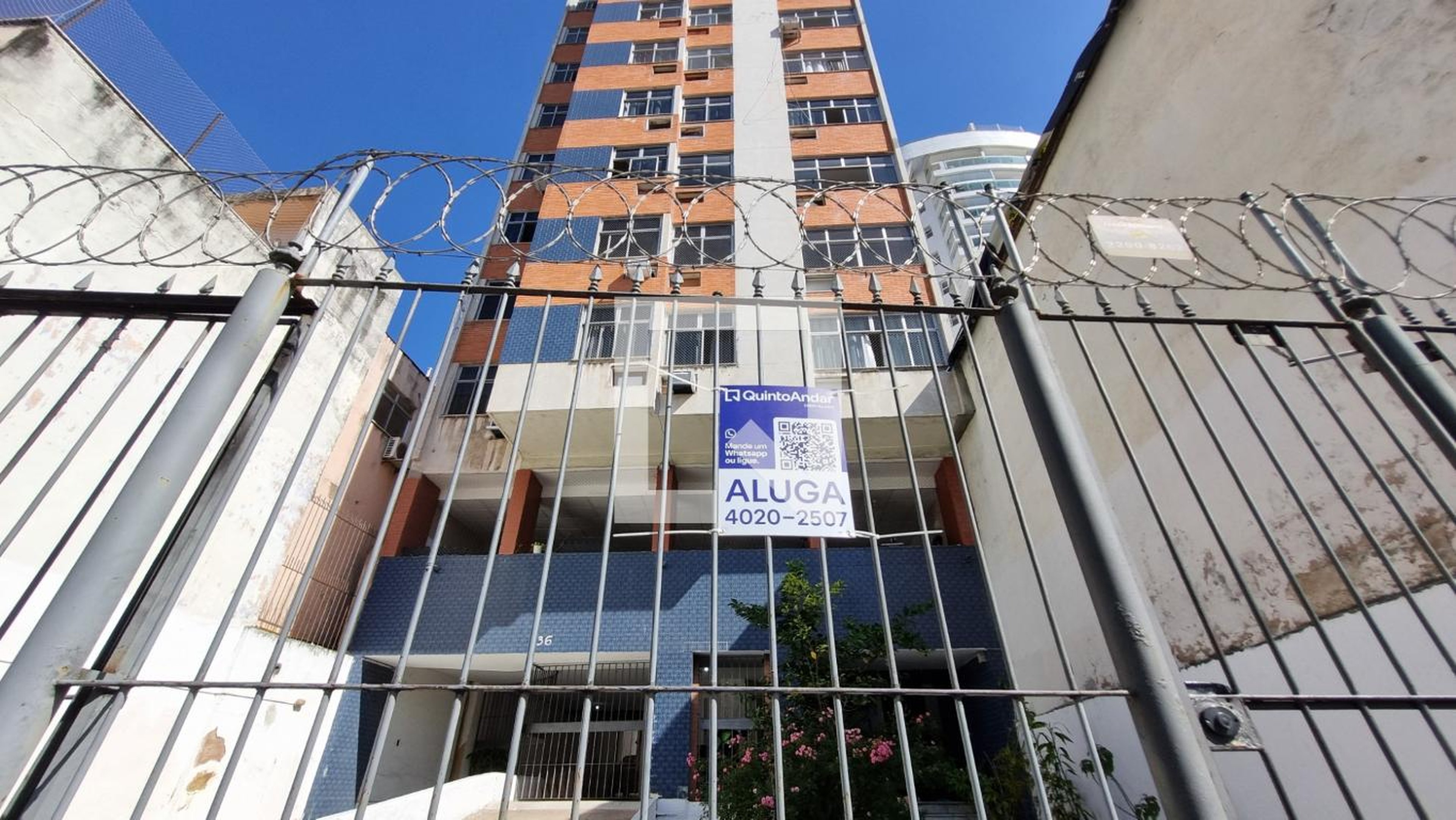 Fachada Condomínio em Rua José Higino, 136