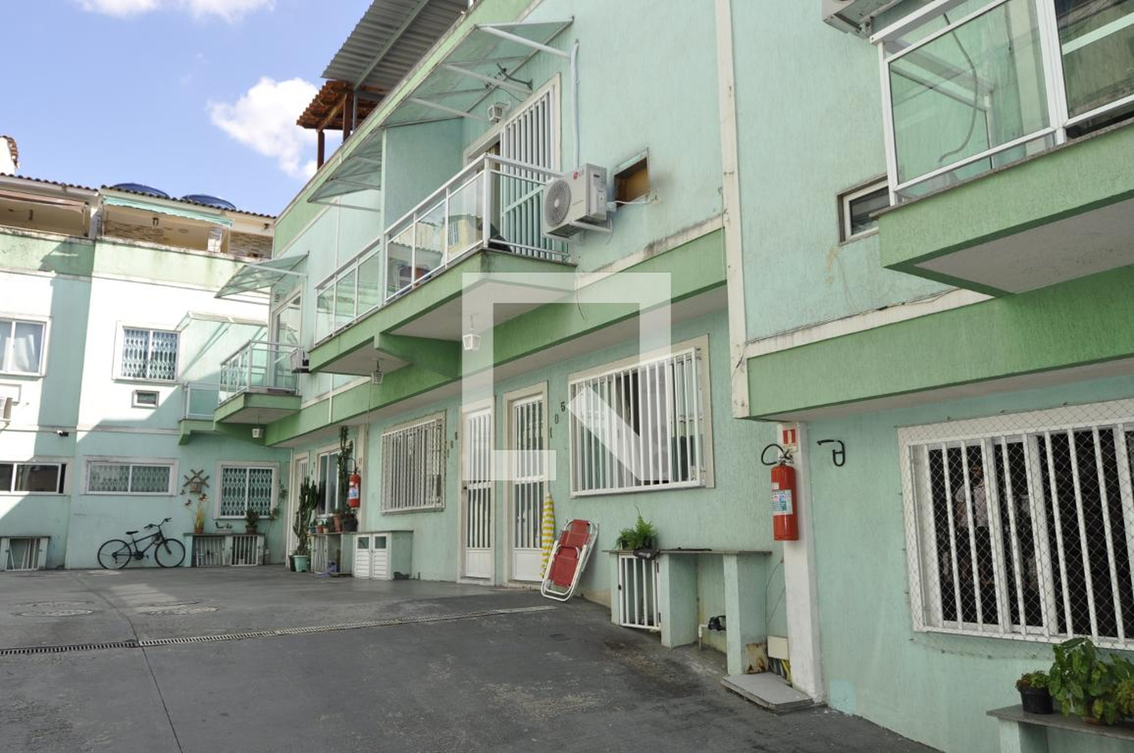 Fachada Condomínio em Rua Jaú, 13