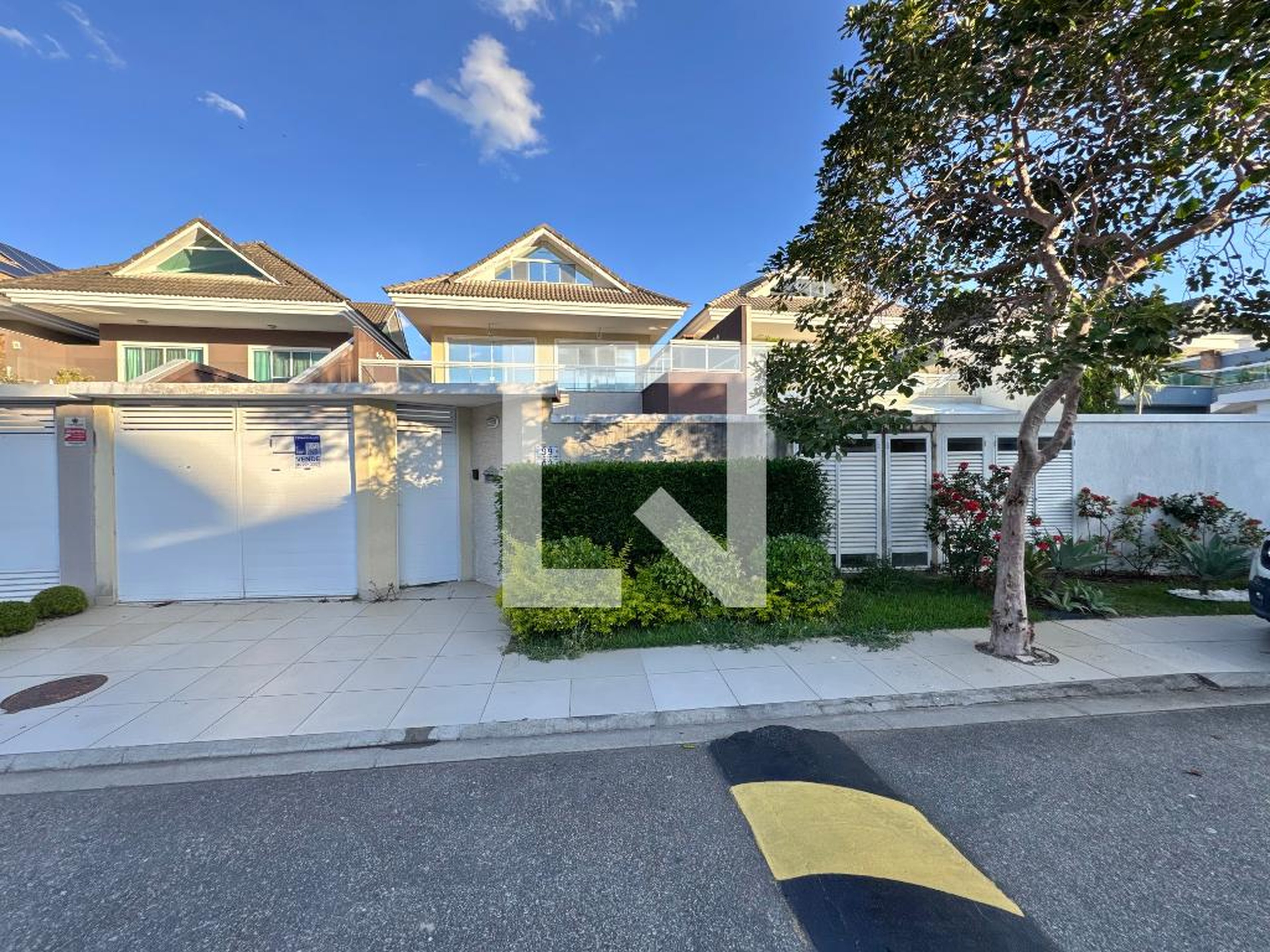 Fachada Condomínio em Rua Newton Cavalcanti, 99