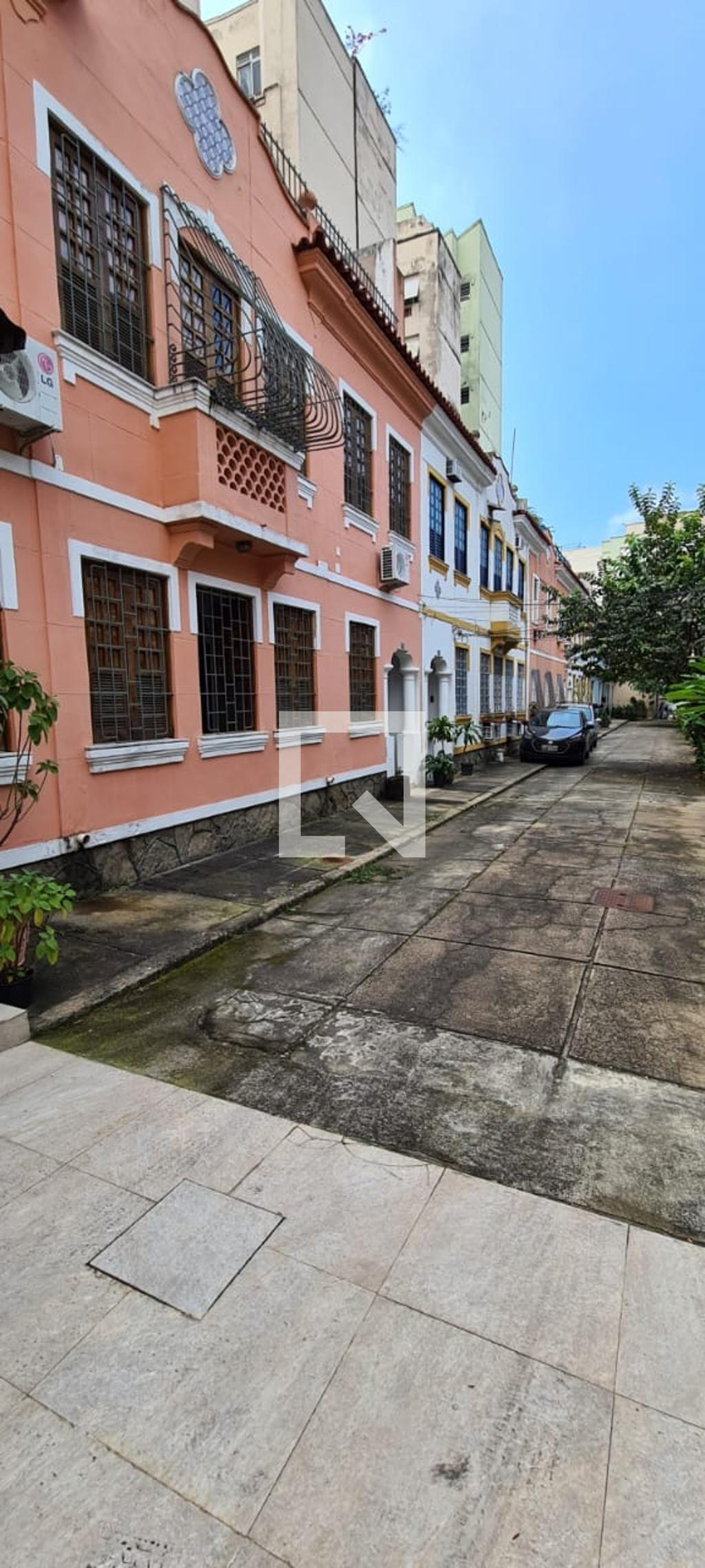 Fachada Condomínio em Rua Real Grandeza, 172