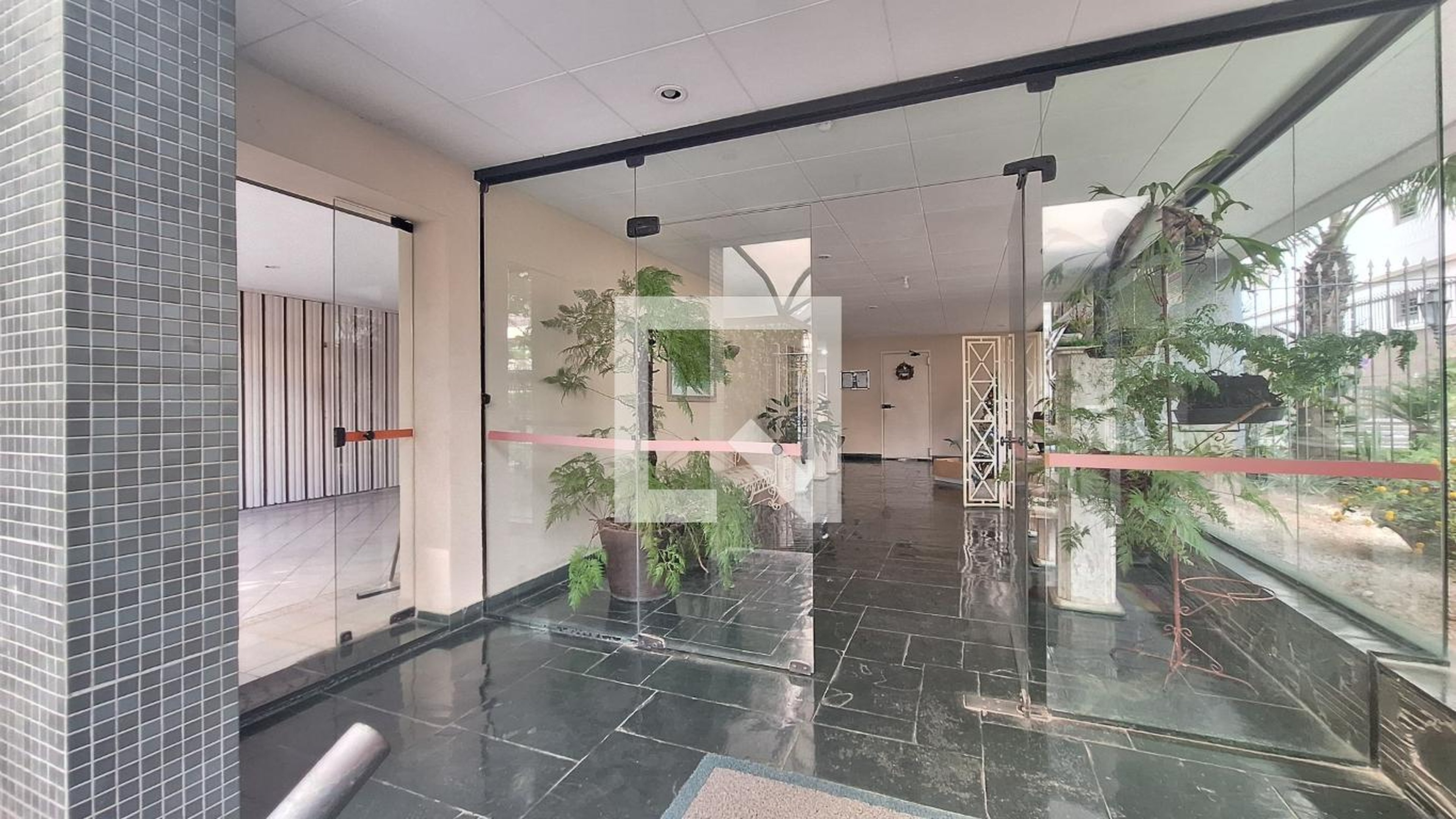 Hall de entrada - Francisco Paolillo