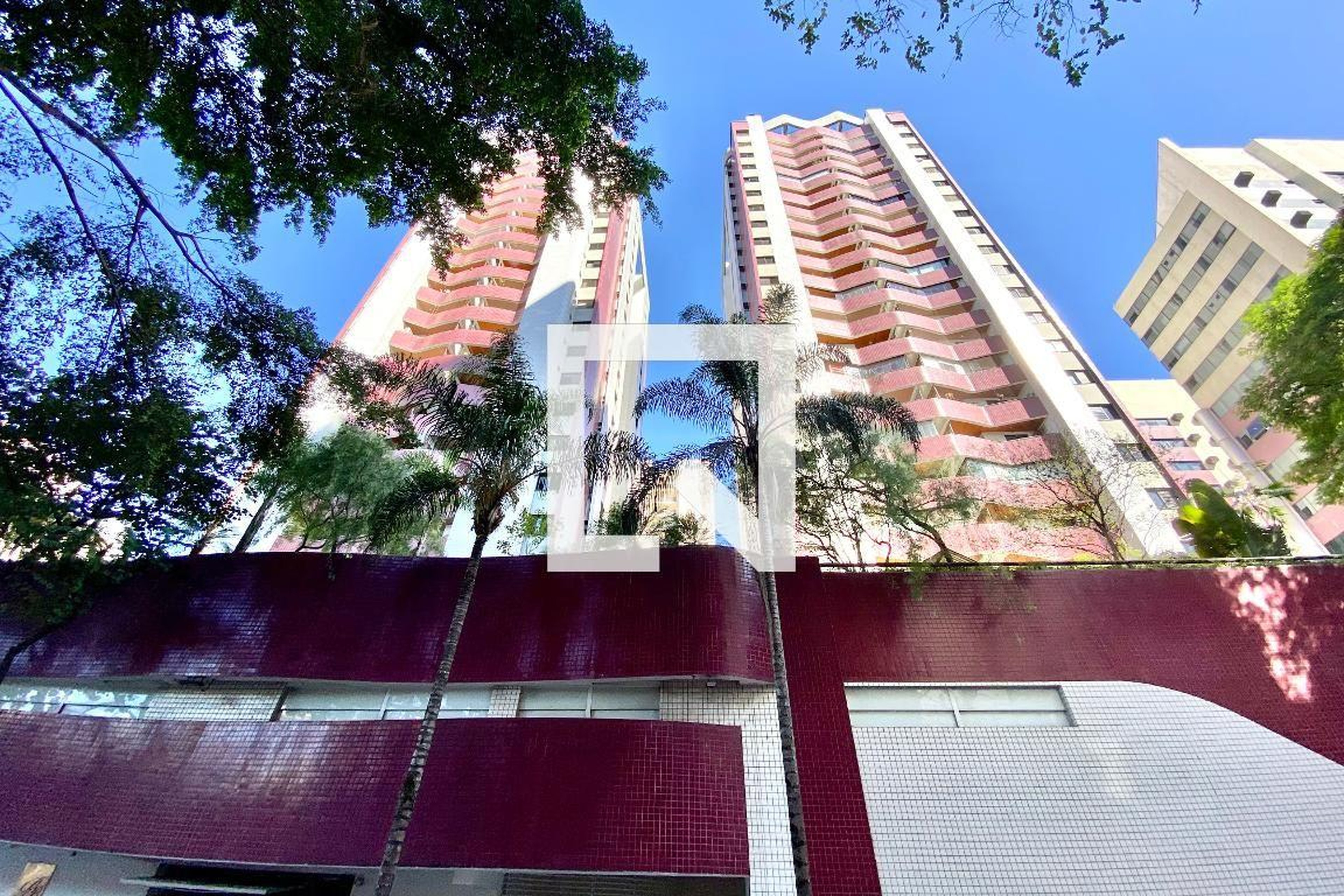 Fachada Condomínio Bordeaux & Biarritz