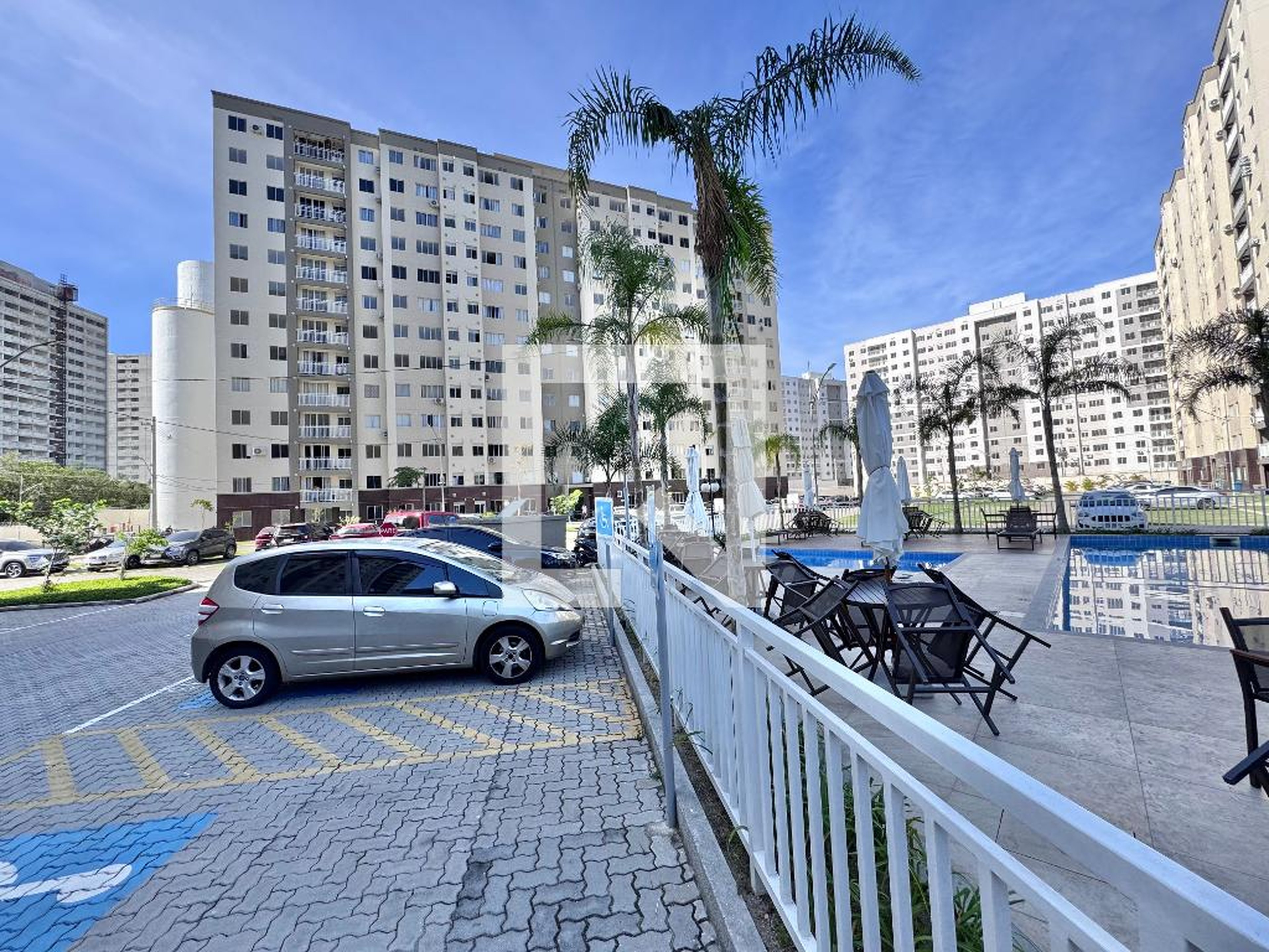 Fachada Condomínio em Avenida dos Bandeirantes, 1033