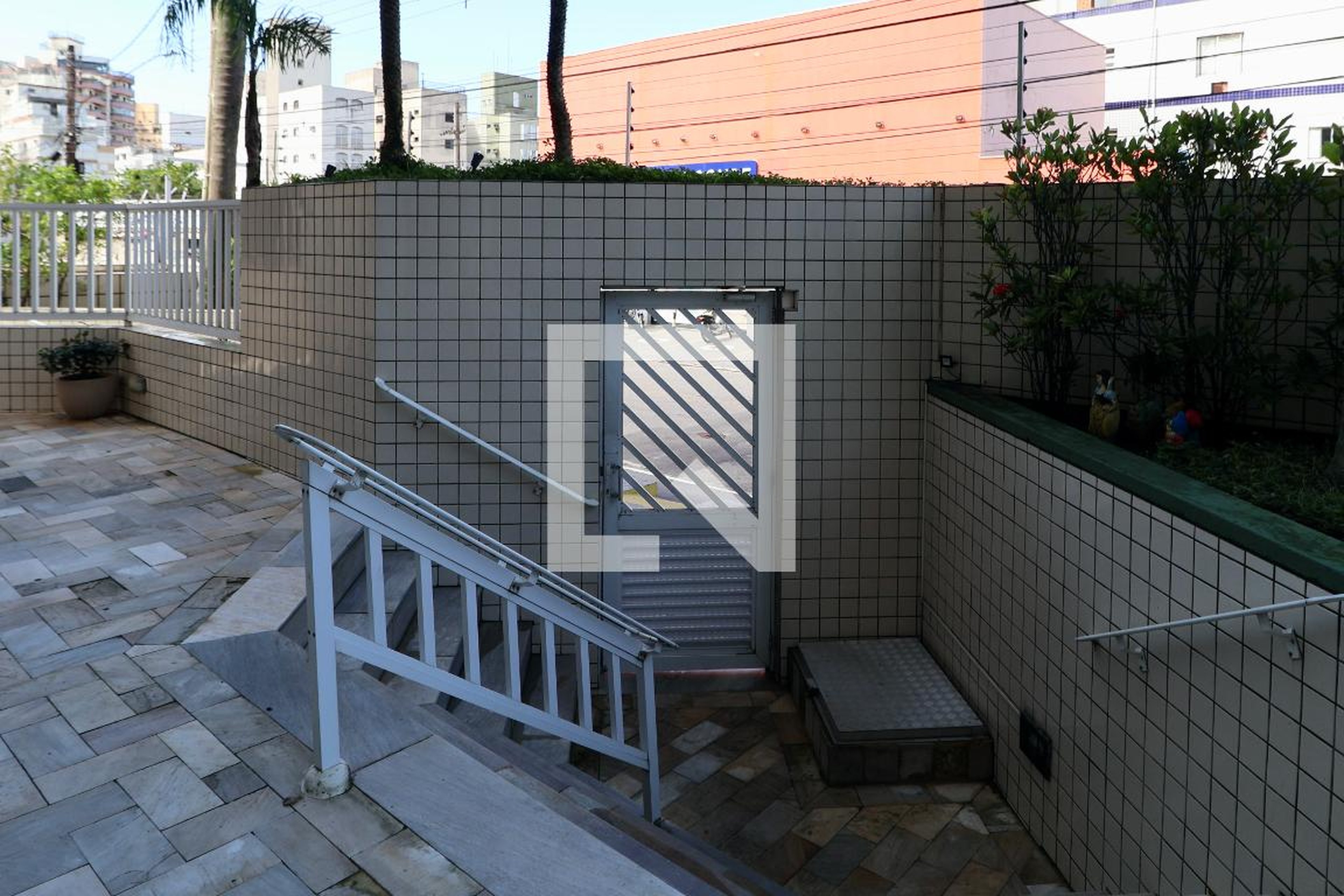 Fachada Condomínio em Rua Desembargador Plinio De Carvalho Pinto, 97