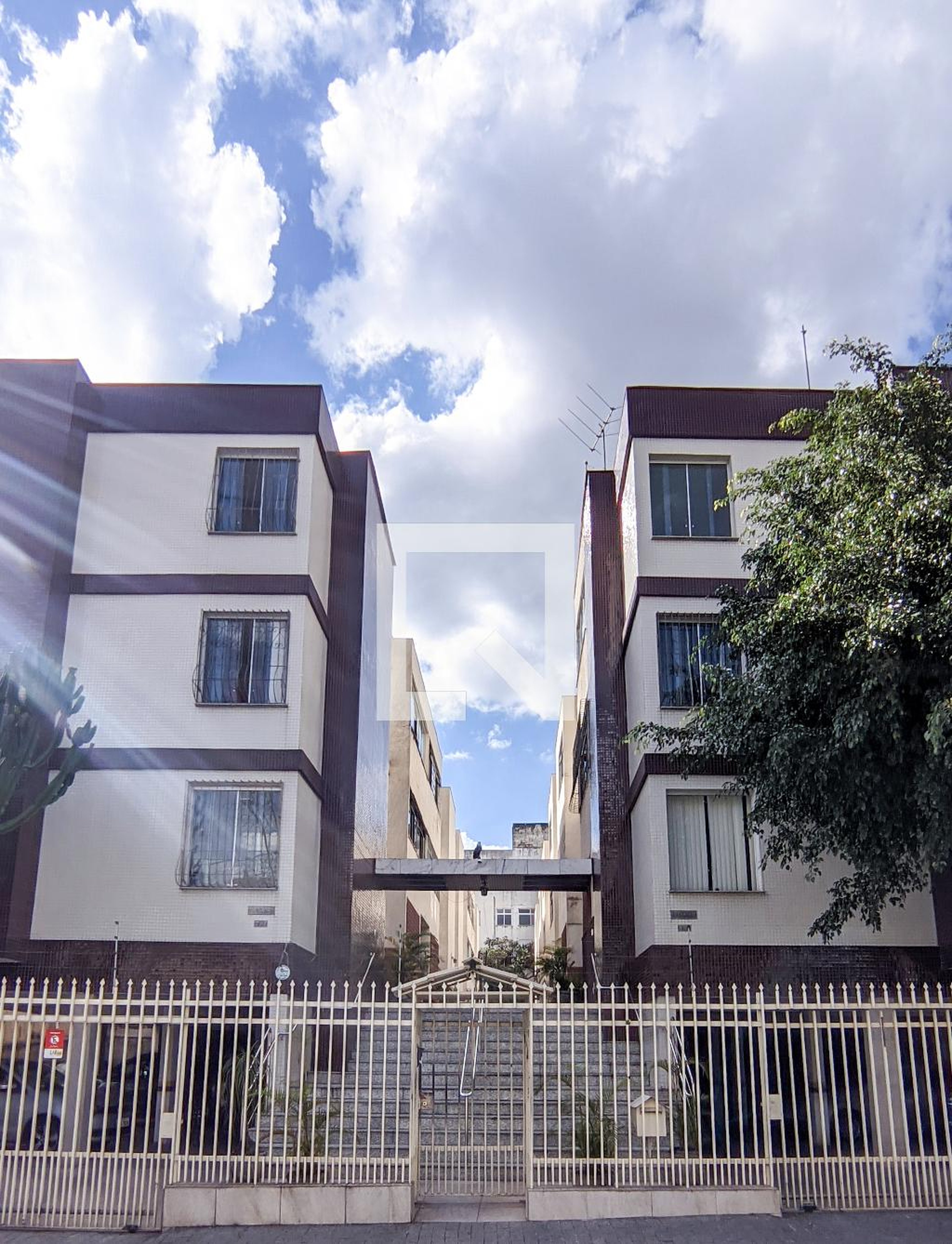 Fachada Condomínio em Rua Célio de Castro, 801