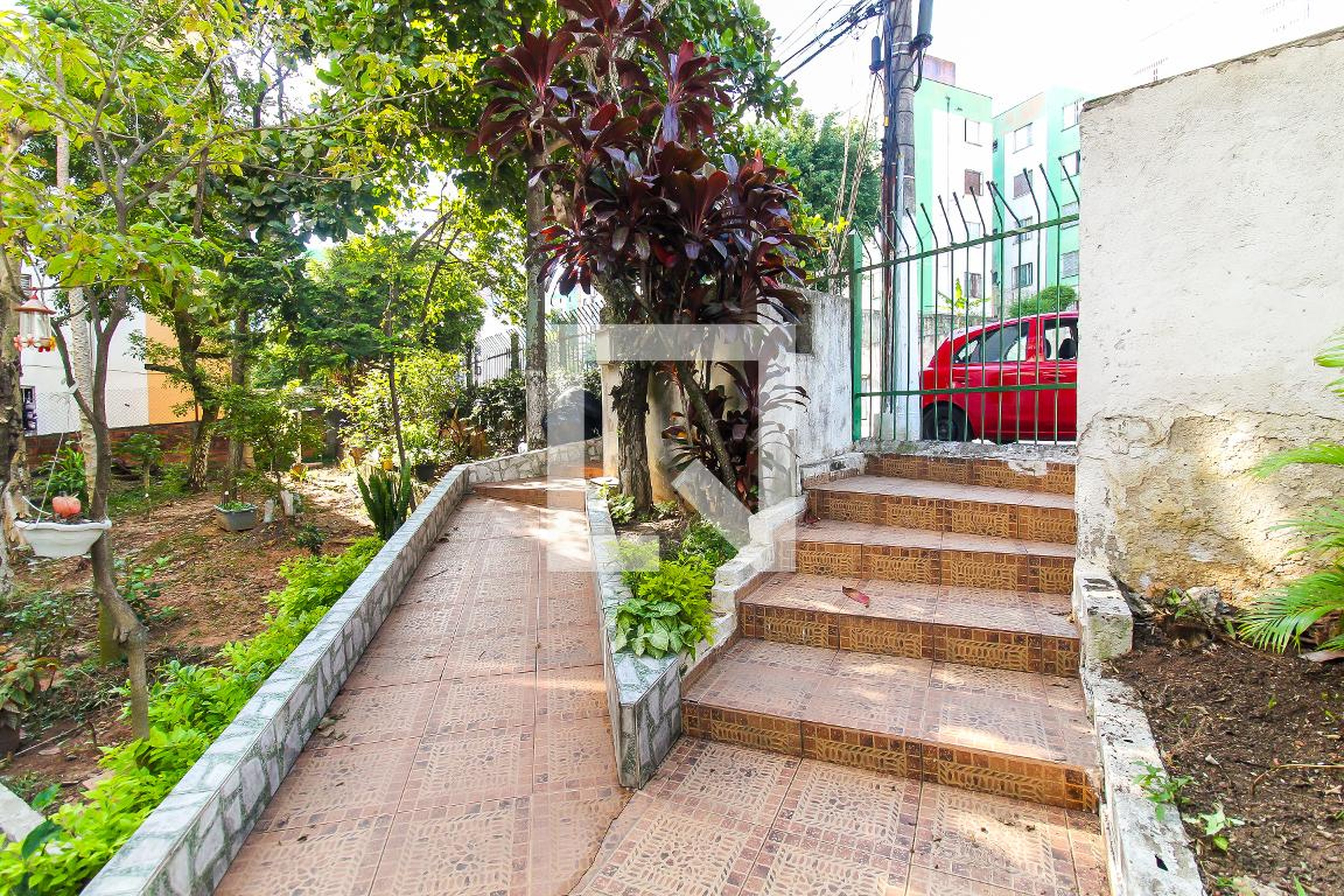 Entrada Condomínio em Rua Arraial de Santa Bárbara, 132