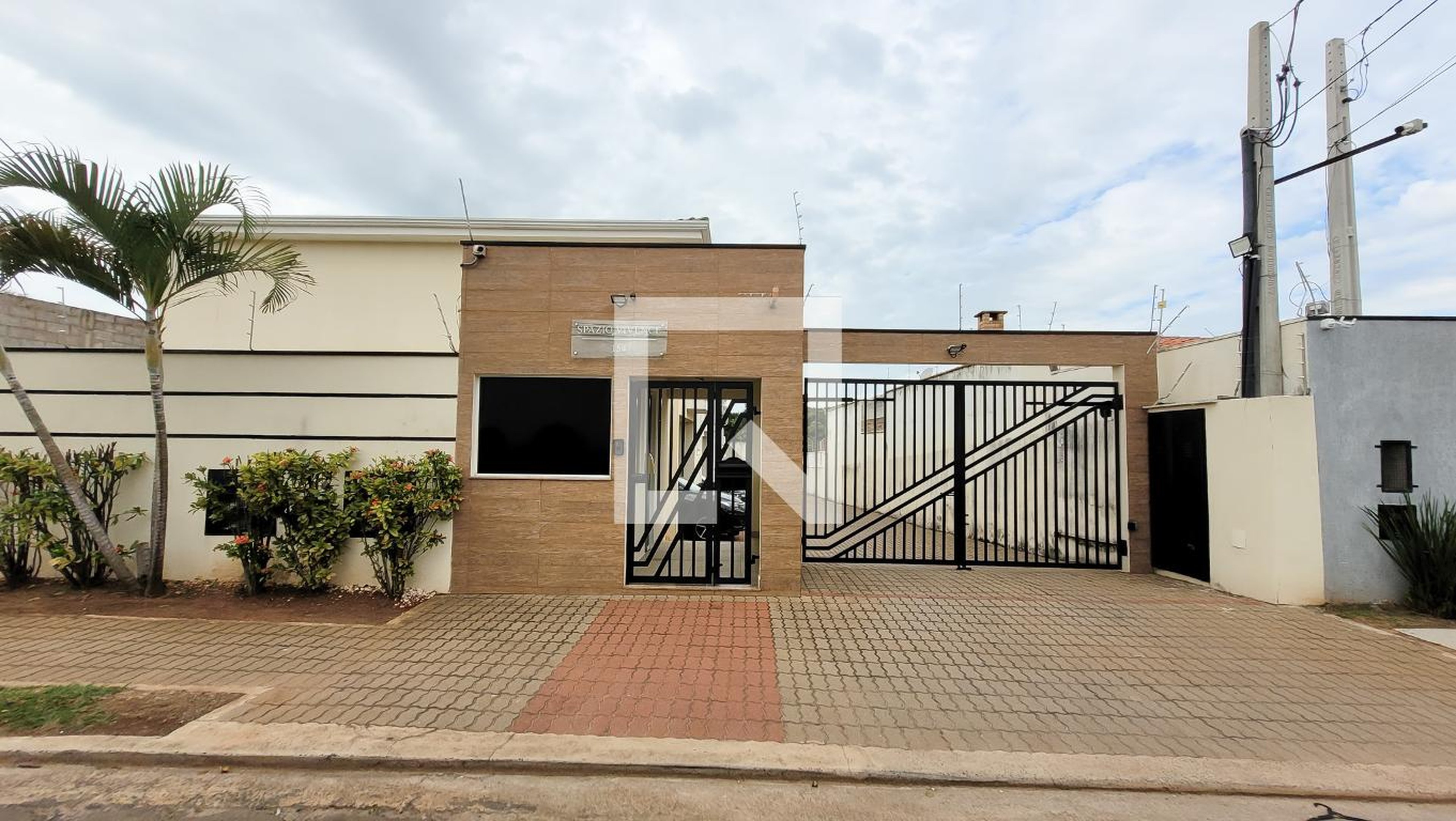 Fachada do Condomínio Condomínio em Rua das Camélias, 154