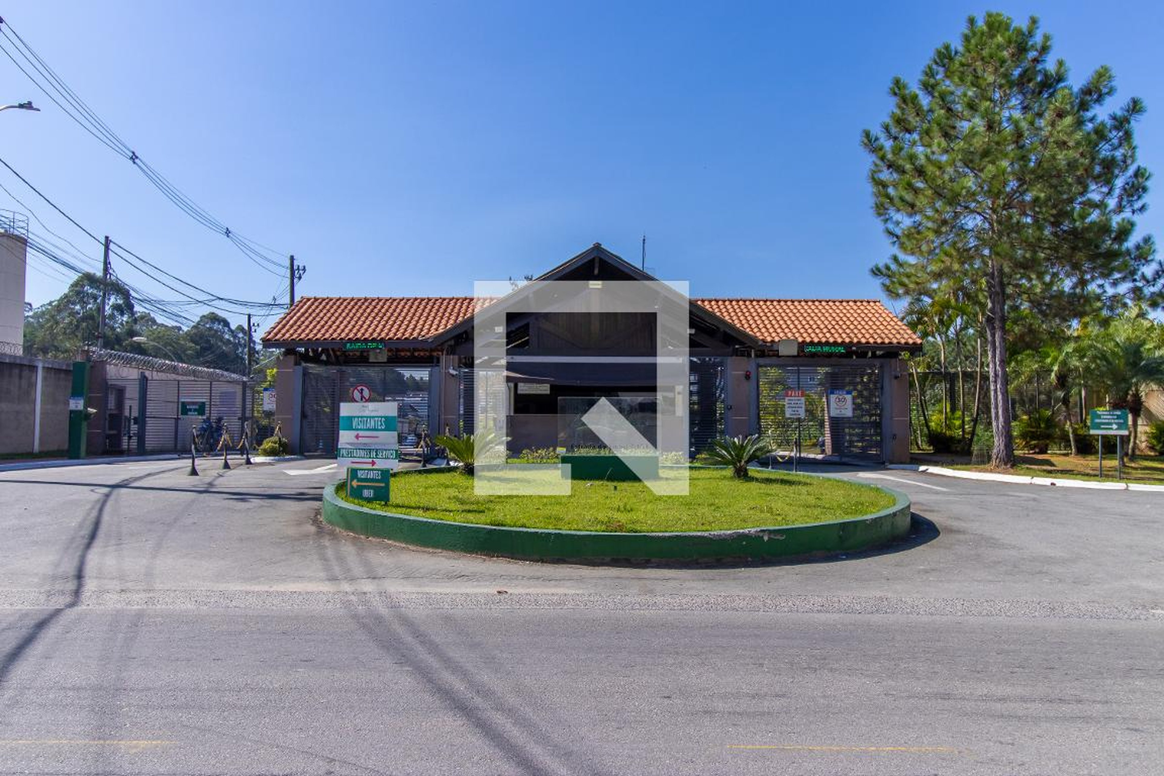 Fachada do condomínio Condomínio Village Los Angeles