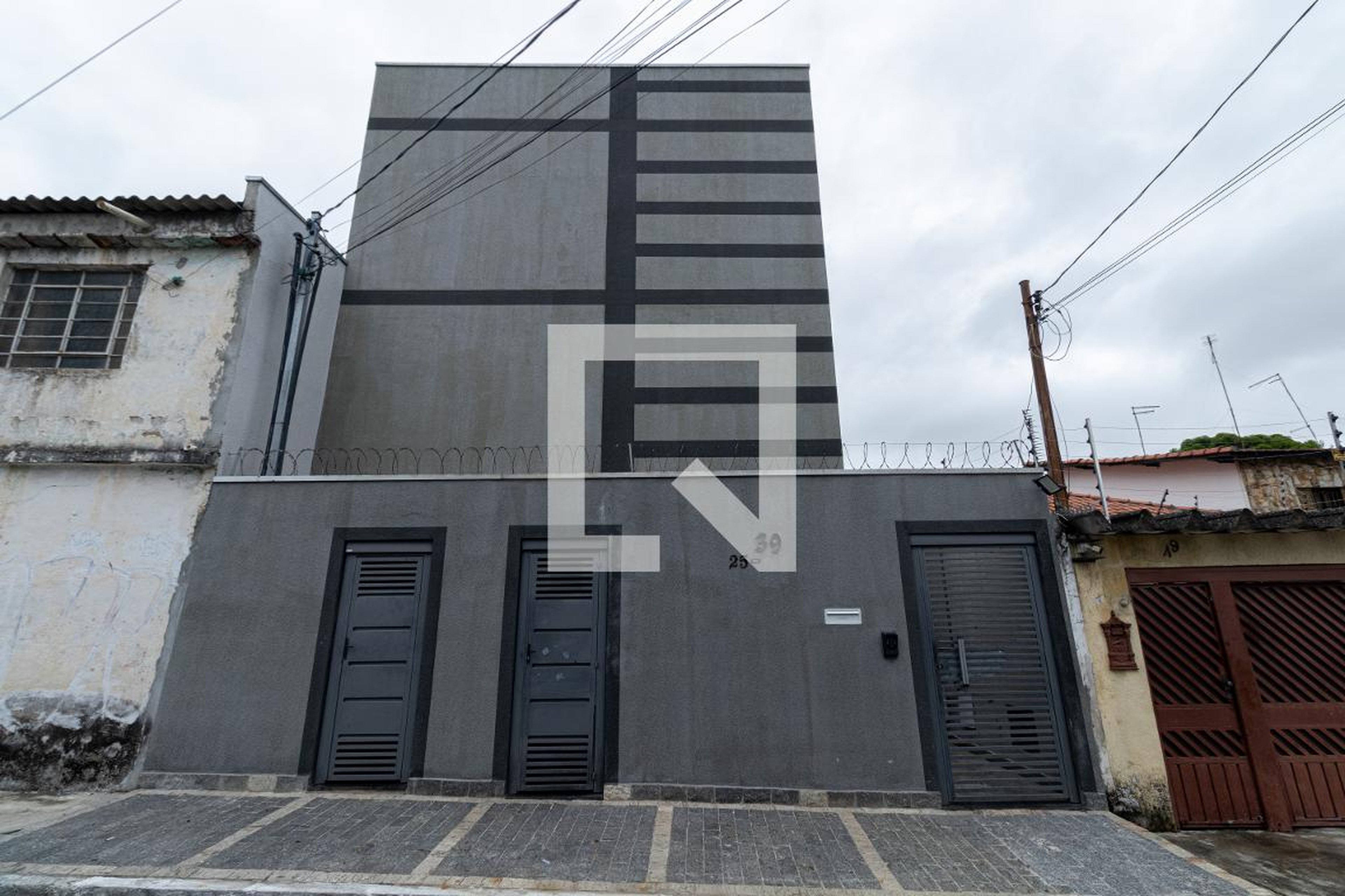 Fachada Condomínio em Rua Bei, 39