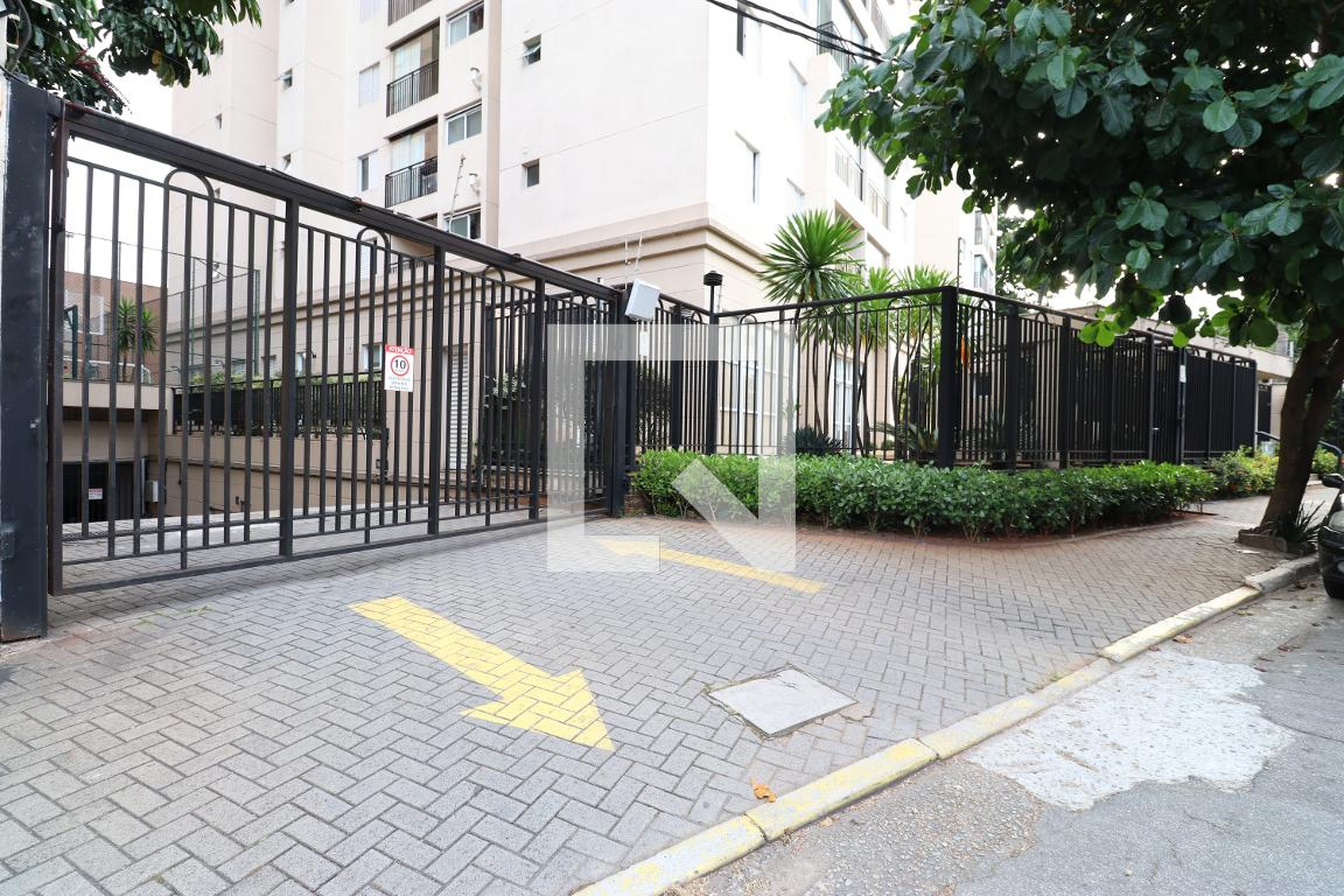 Fachada Condomínio em Rua Eduardo Viana, 838