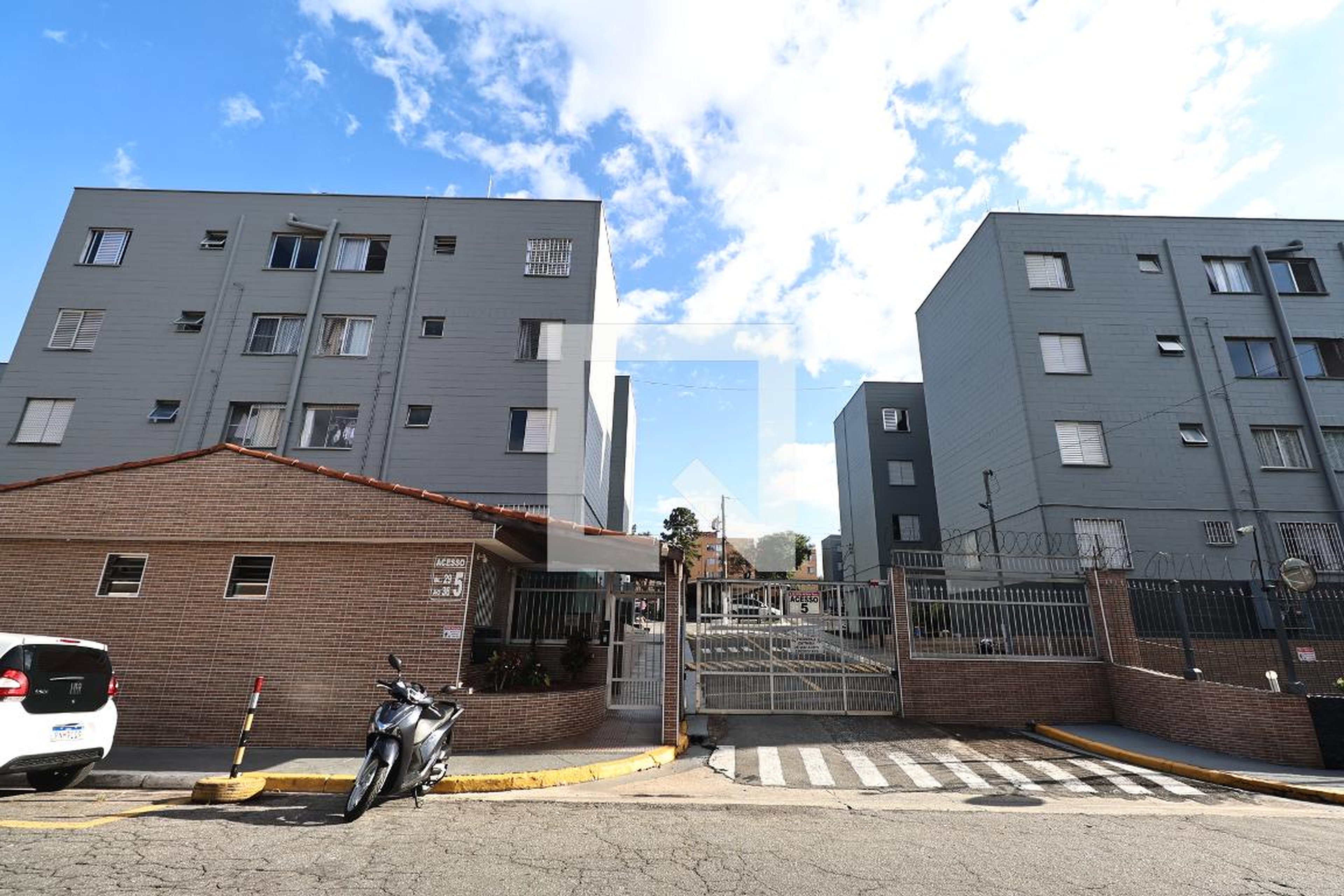 Fachada Condomínio em Rua Doutor Hélio da Mata Souza, 5